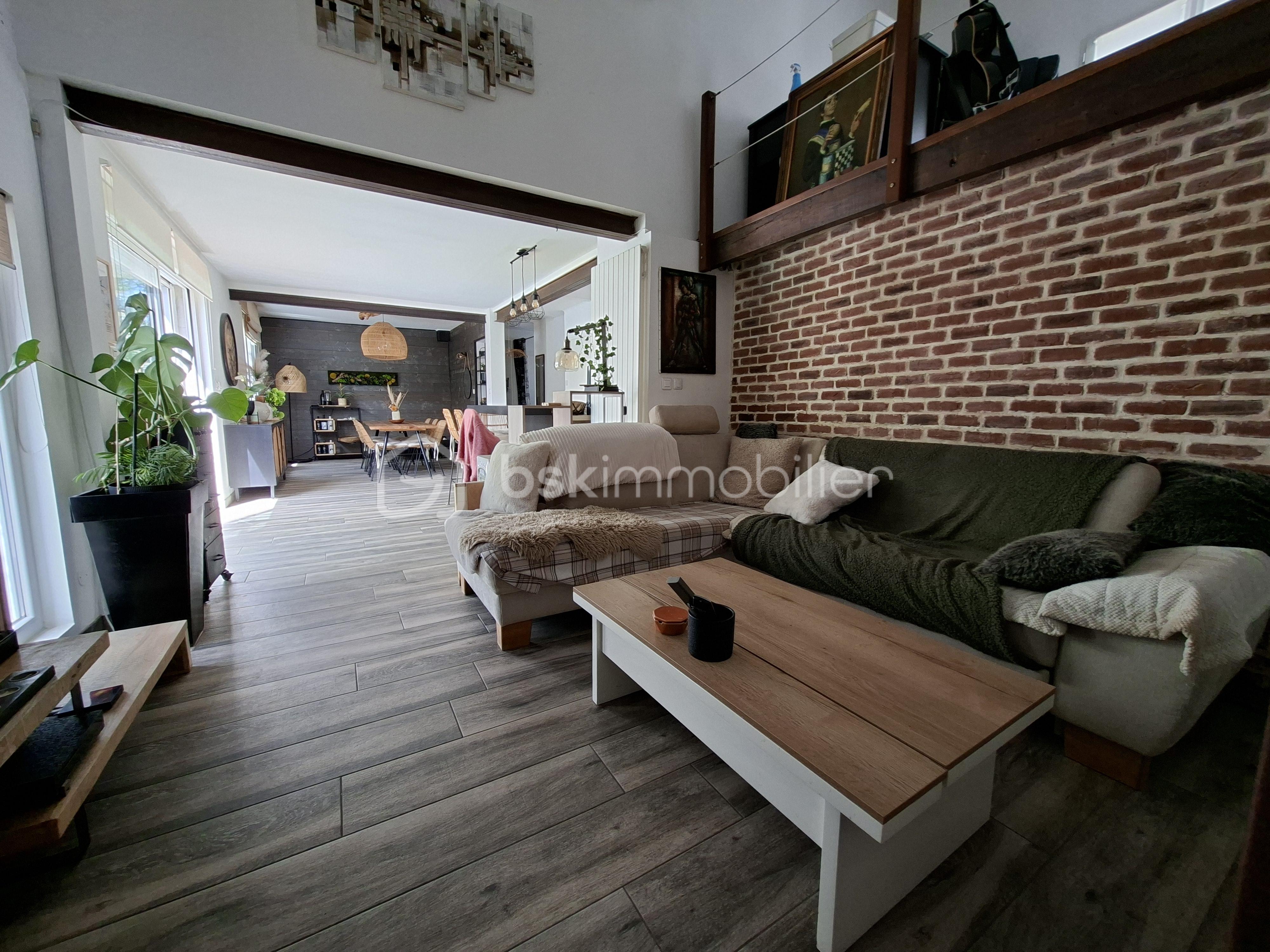 SALONDEPUIS COIN.jpg