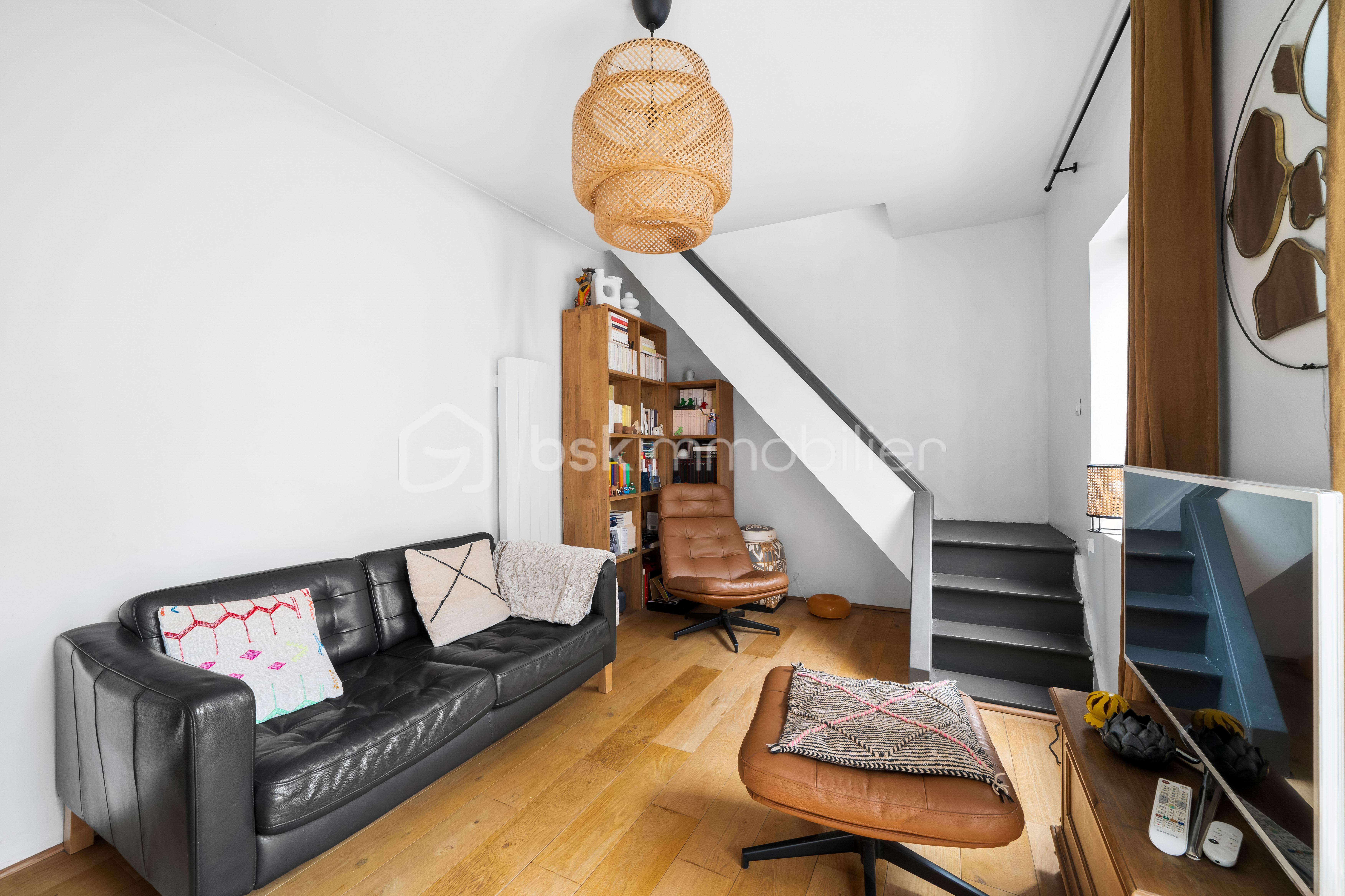 Séjour + escalier.jpg