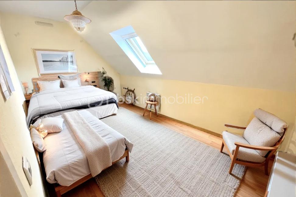 Maison de 104 m² - chambre relookée.png