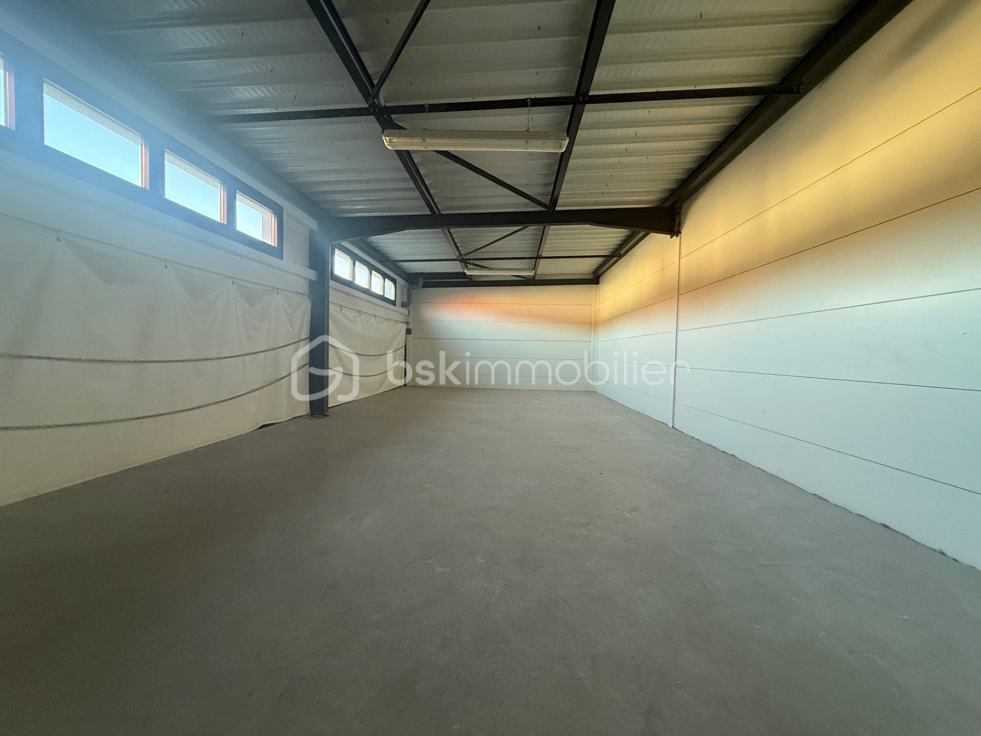 Bureau de 256,92 m² - H.jpg