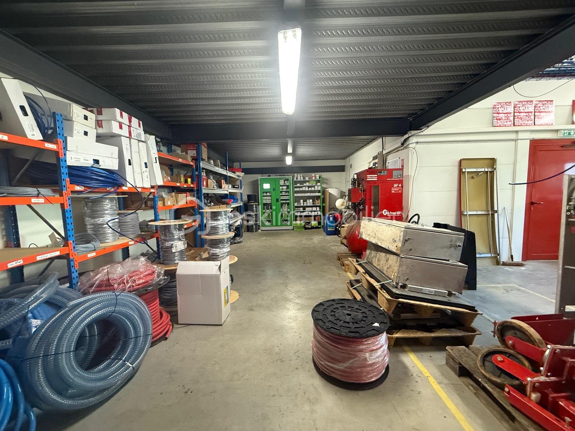 Bureau de 256,92 m² - G.jpg