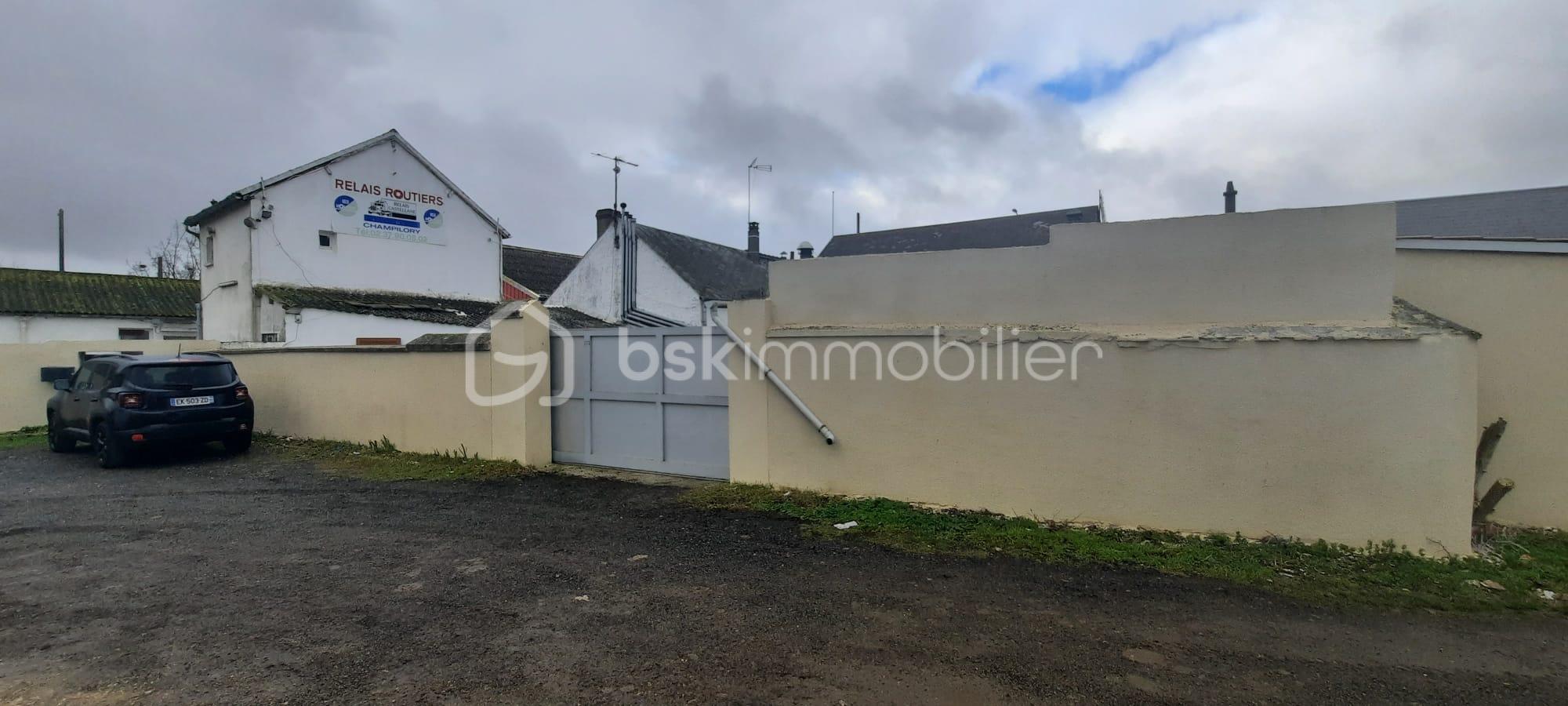 Local commercial de 568 m² - PHOTO-2025-06-06-20-48-31 2.jpg