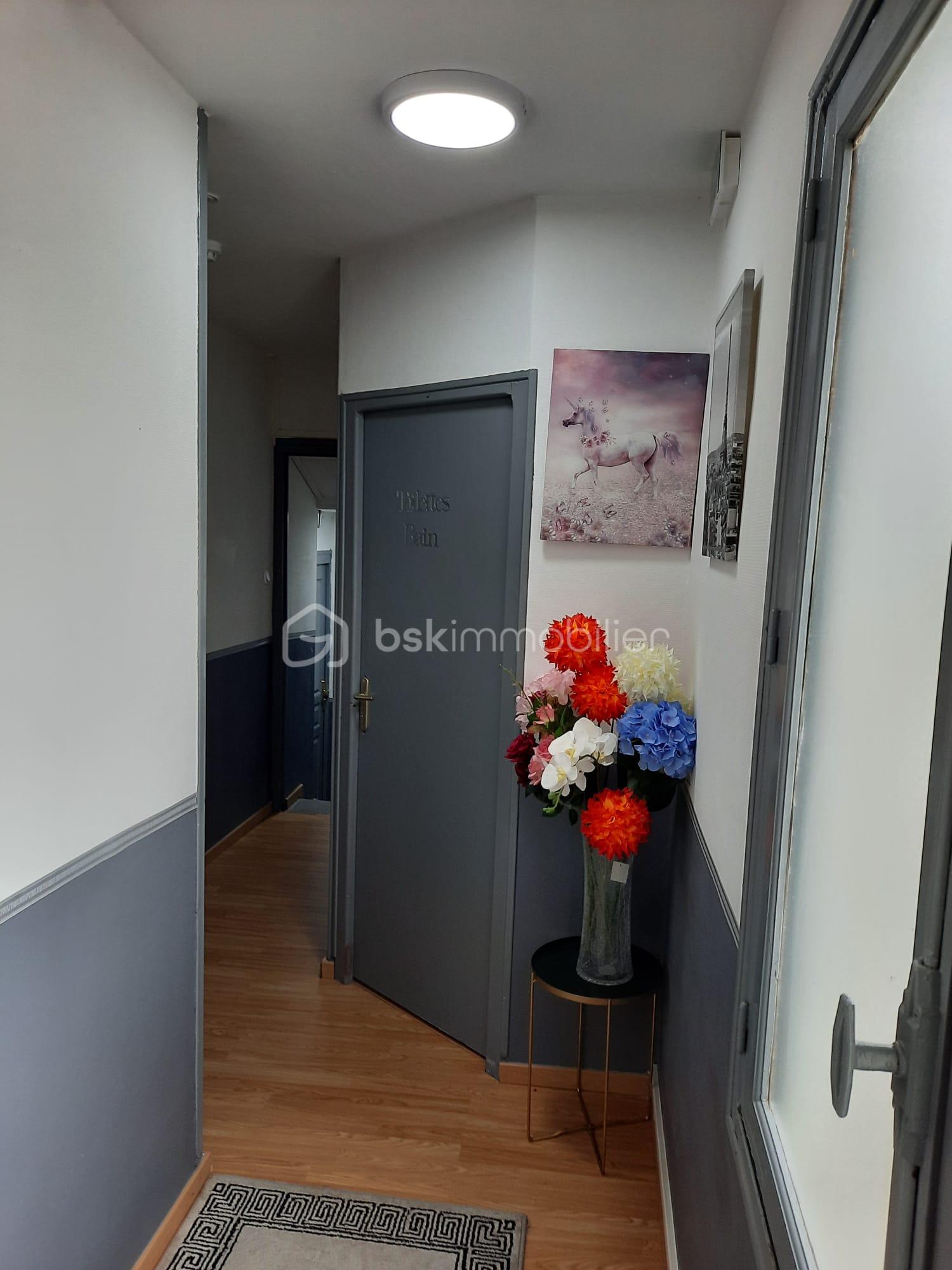 Local commercial de 568 m² - PHOTO-2025-06-06-20-48-30 3.jpg