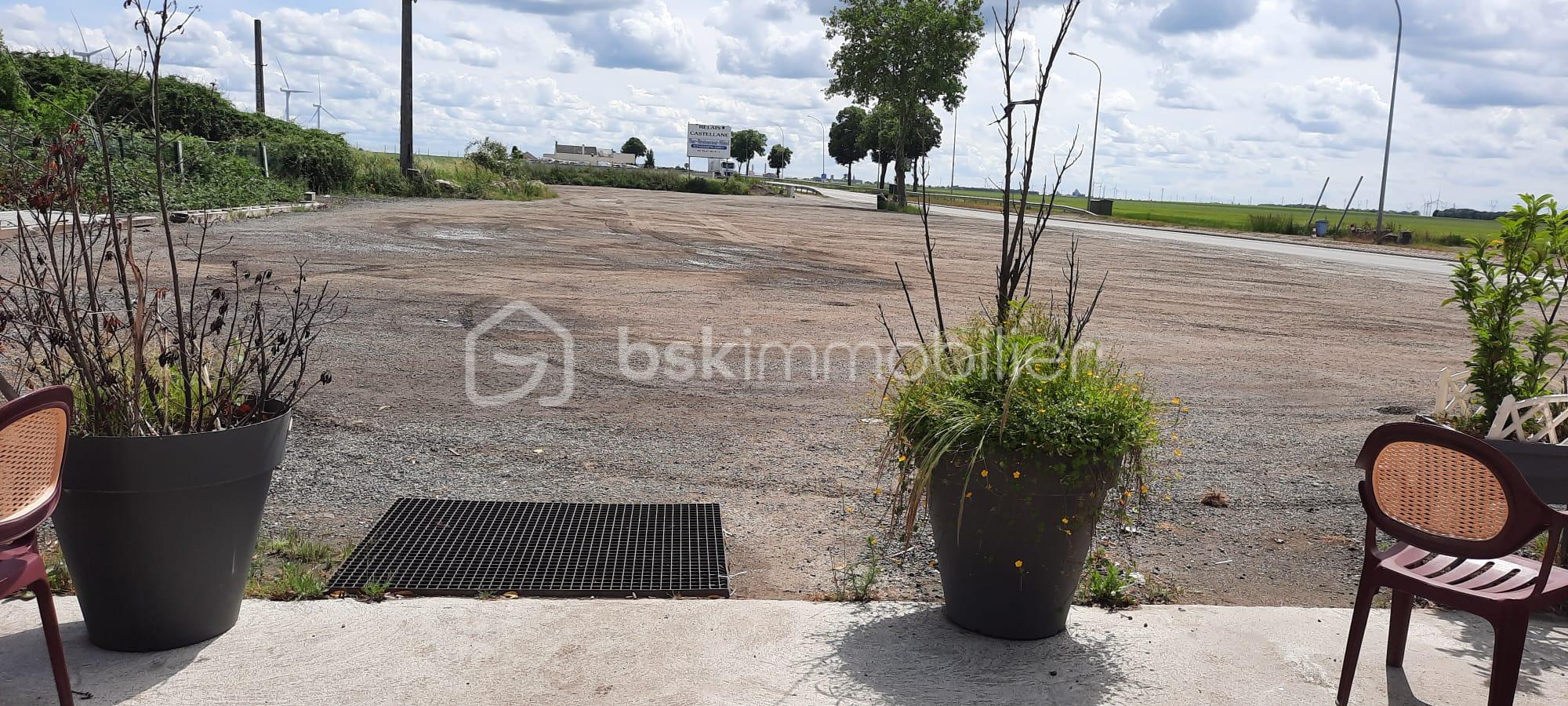 Local commercial de 568 m² - PHOTO-2025-06-06-20-48-31 3.jpg