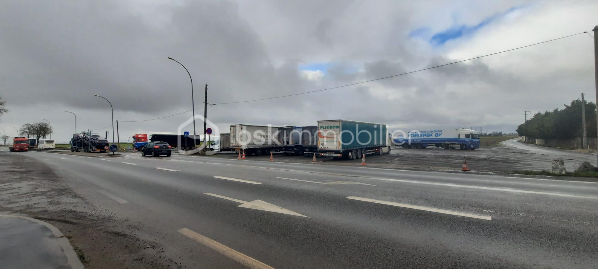 Local commercial de 568 m² - PHOTO-2025-06-06-20-48-31.jpg