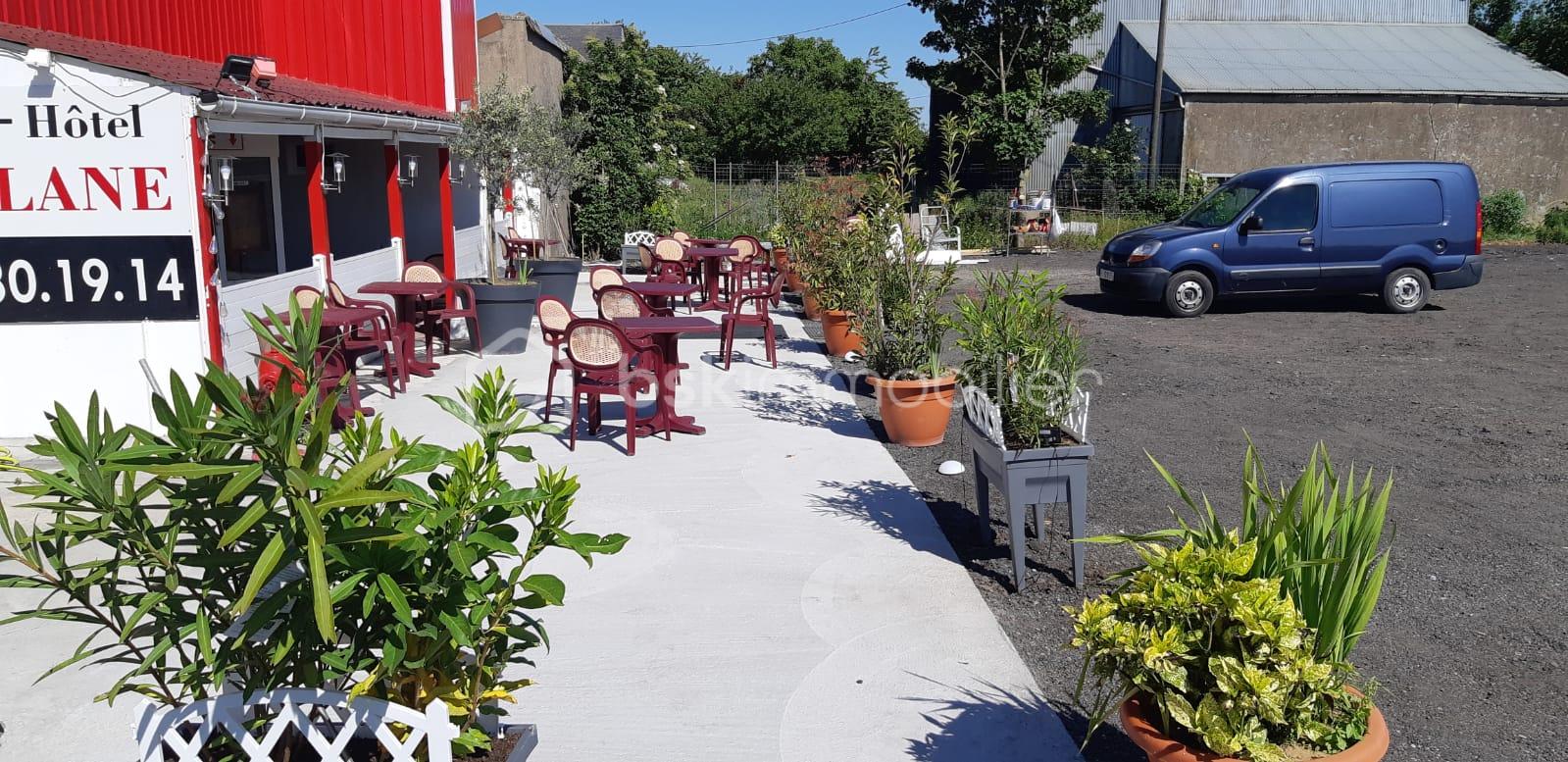 Local commercial de 568 m² - PHOTO-2025-06-06-20-48-27 4.jpg