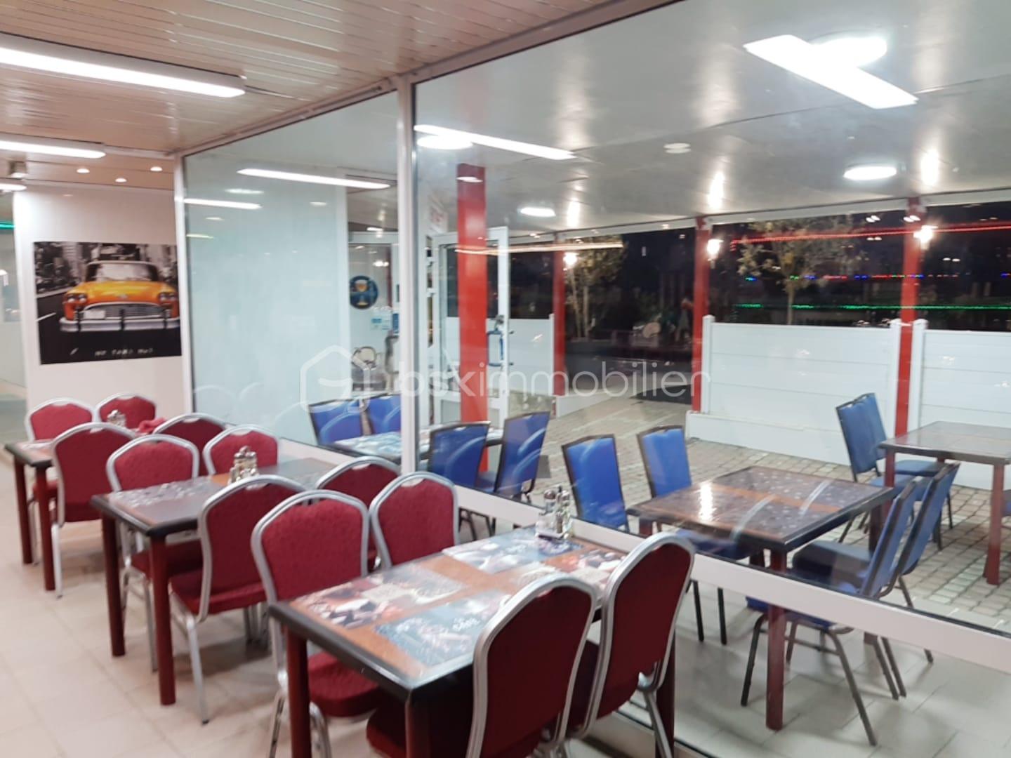 Local commercial de 568 m² - PHOTO-2025-06-06-20-48-28 2.jpg