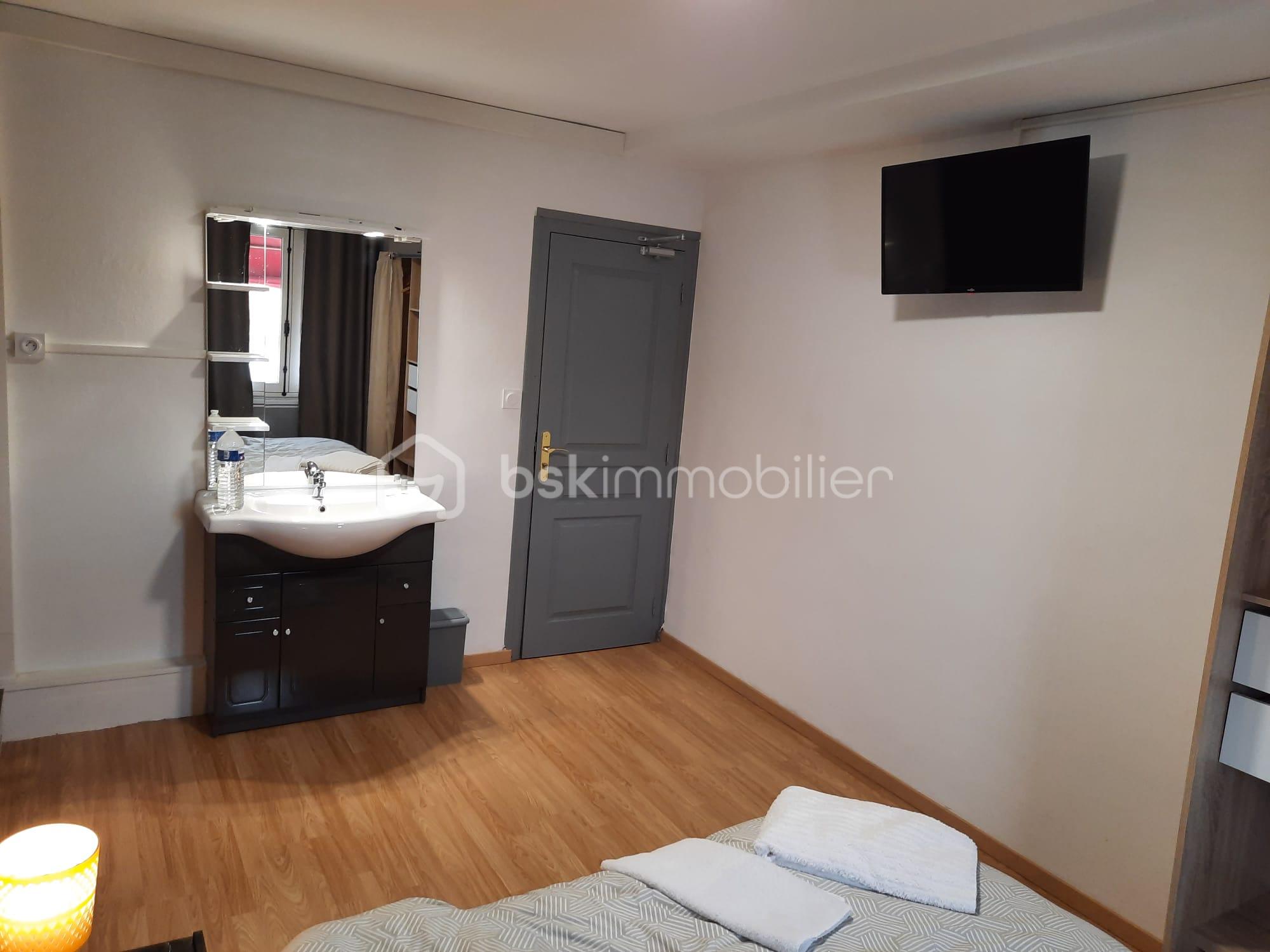Local commercial de 568 m² - PHOTO-2025-06-06-20-48-30 2.jpg
