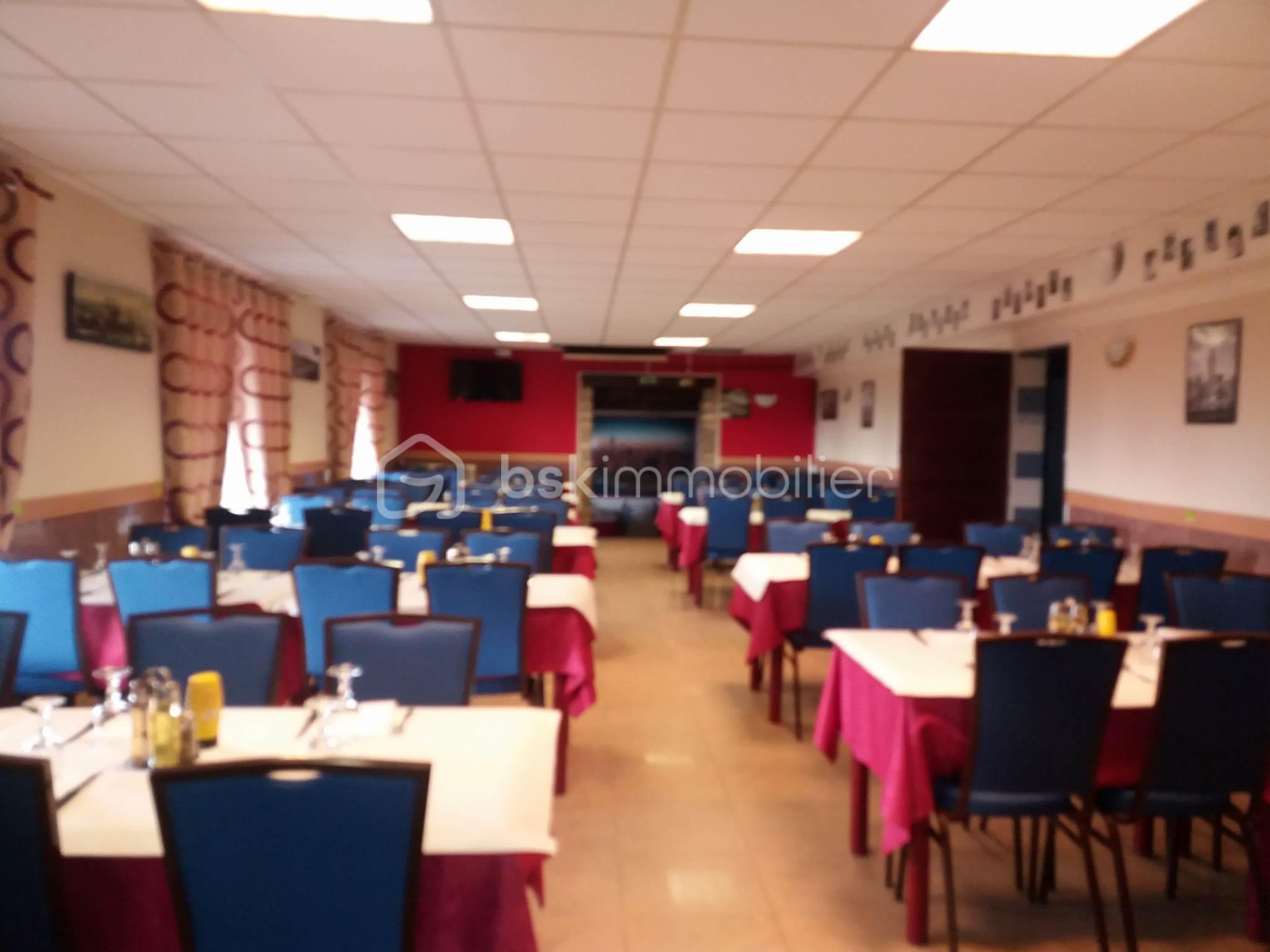 Local commercial de 568 m² - PHOTO-2025-06-06-20-48-29 2.jpg