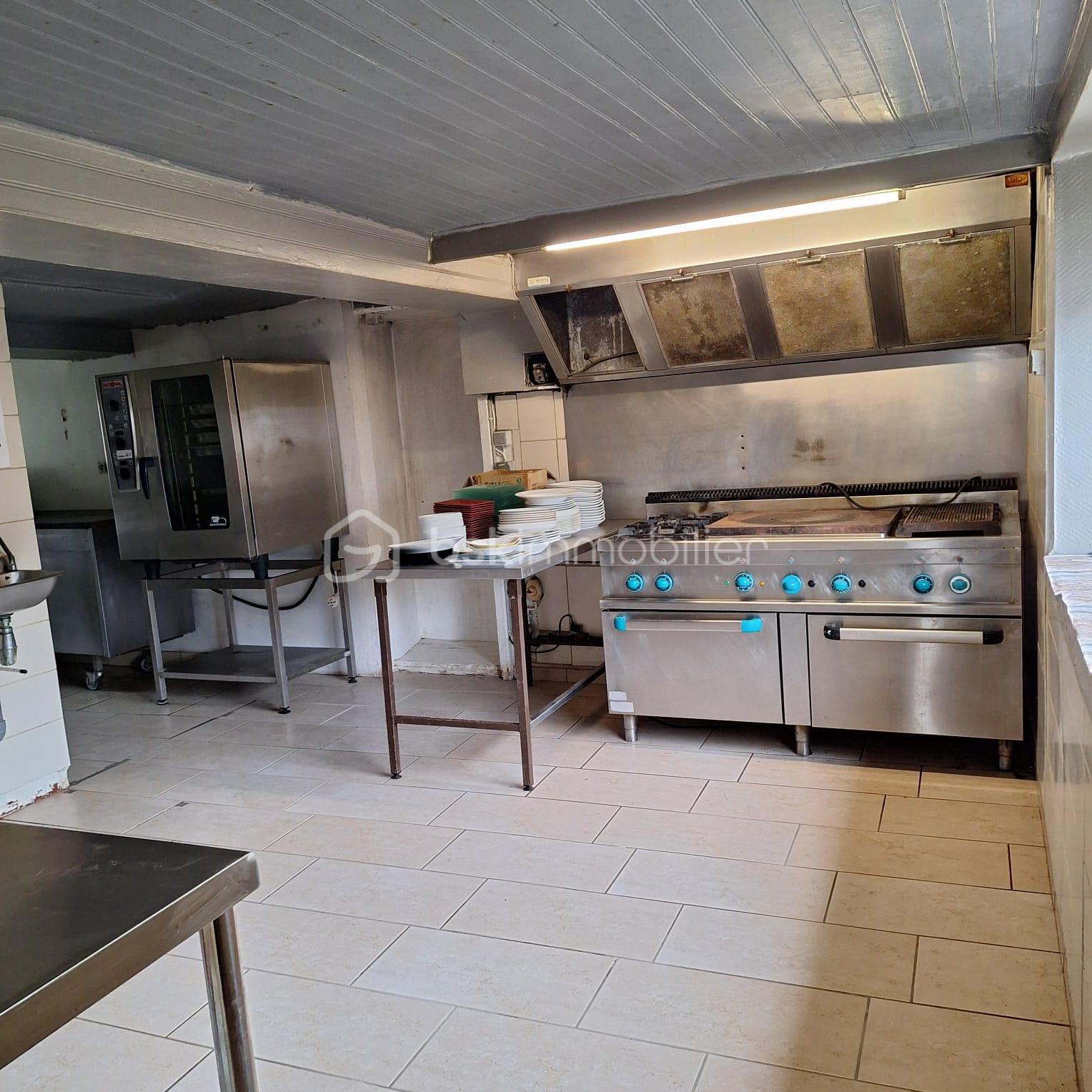 Immeuble mixte de 165 m² - 7f06beff-ba01-46a5-b516-d17584c05878.jfif