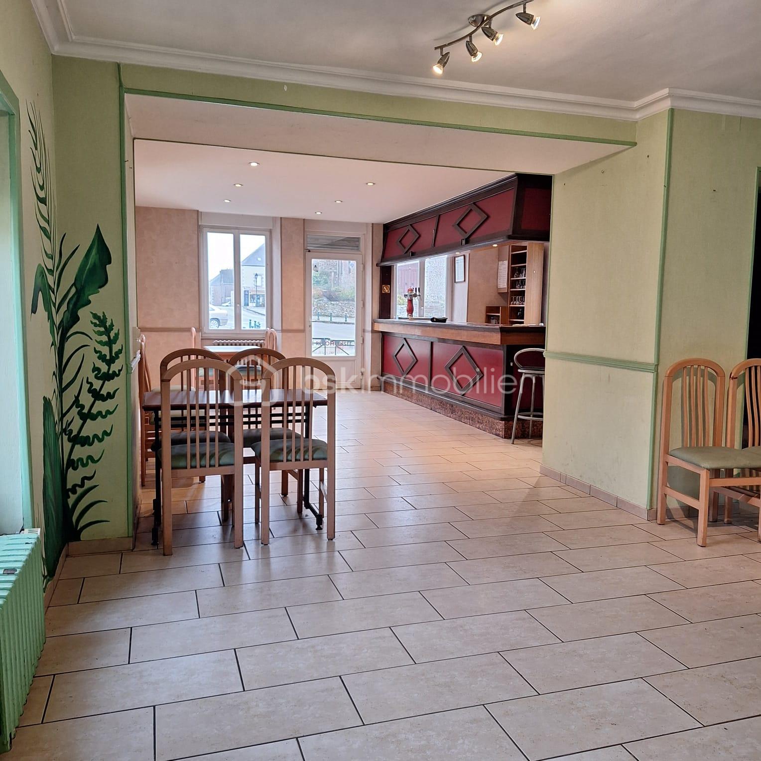 Immeuble mixte de 165 m² - 4fd0e675-7a1a-43b1-9ff4-fcf9e104d82d.jfif