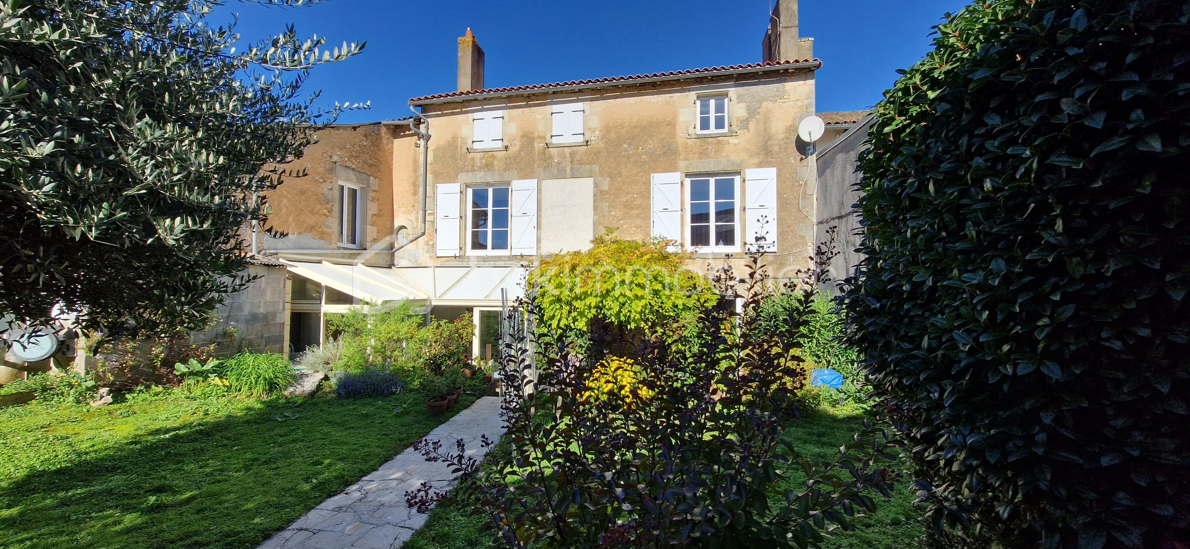 Maison de ville de 211 m² - 20251007_110957.jpg