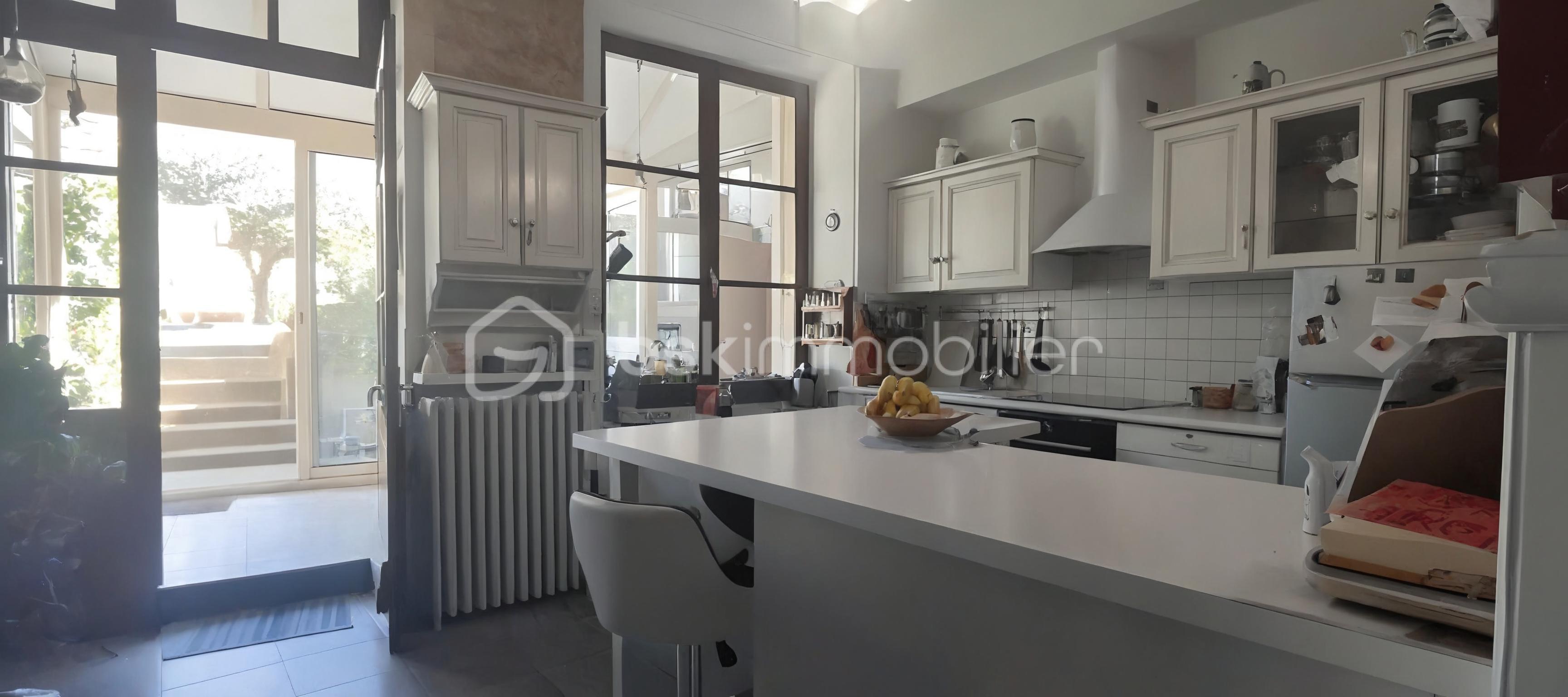 Maison de ville de 211 m² - 3025337d49baa10-1.jpg