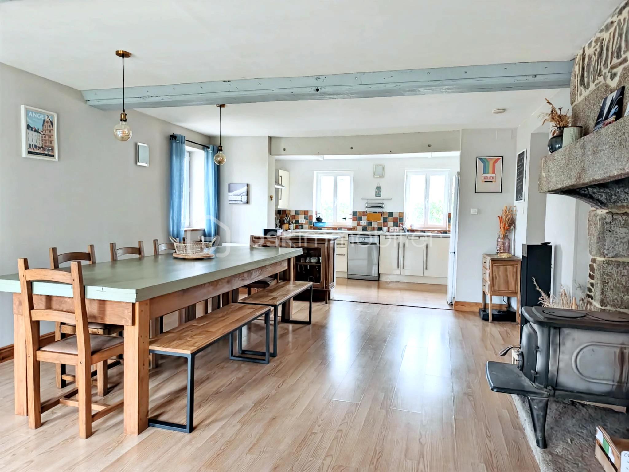 Maison en pierre de 137 m² - liloo-downloaderDqBZlq