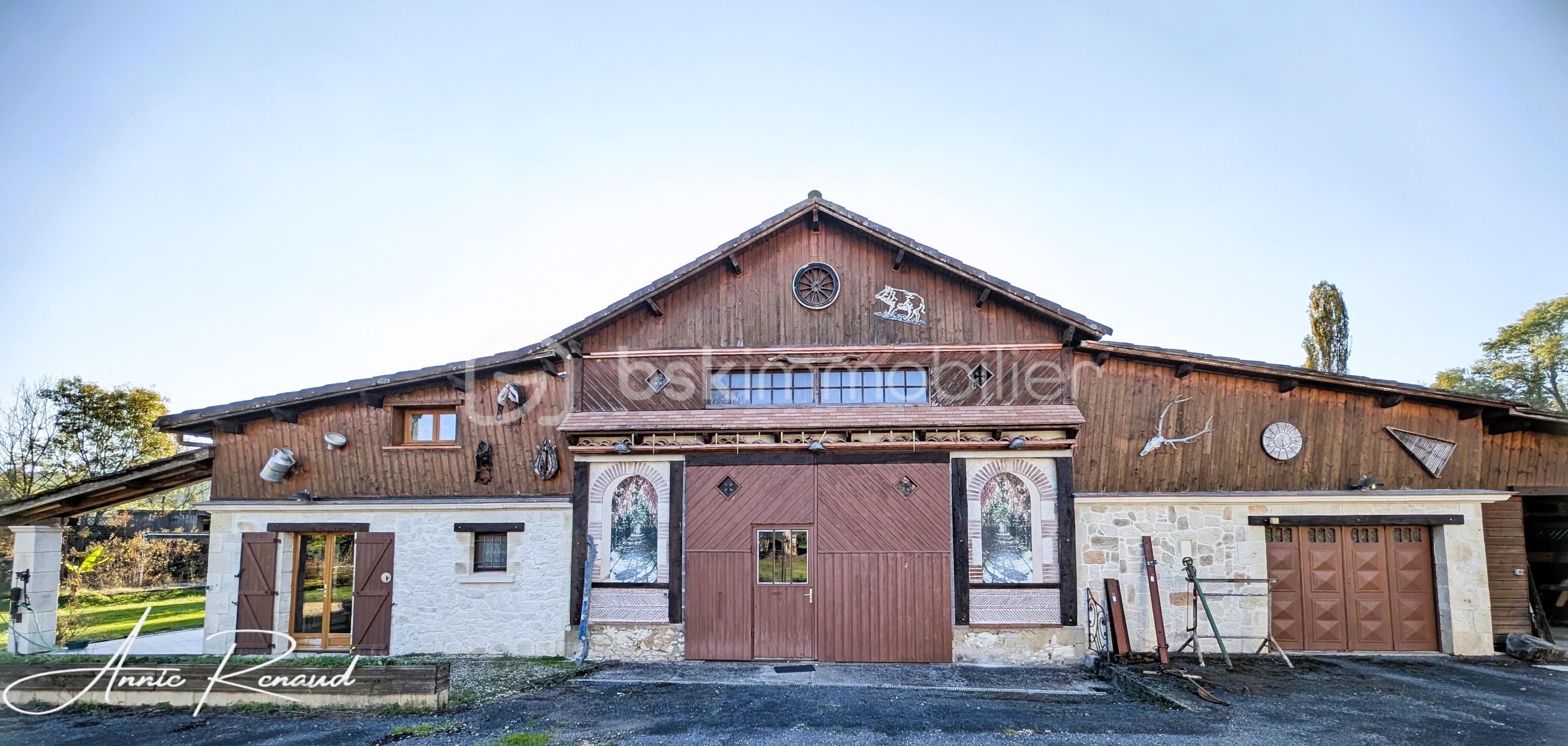 Demeure de 299 m² - 06_Extérieur_2.jpg