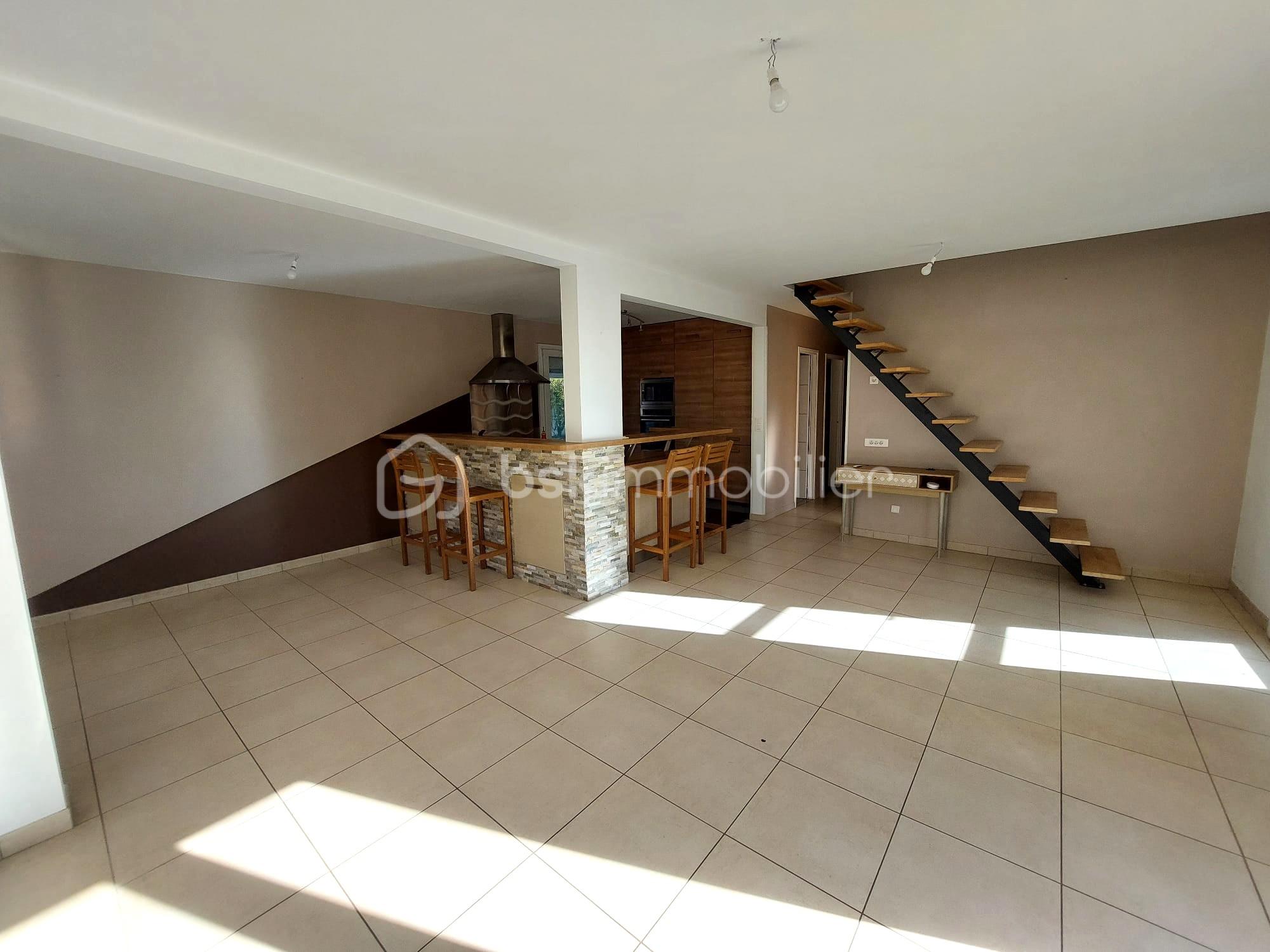 Maison traditionnelle de 140 m² - piece de vie vue du poele.jpeg