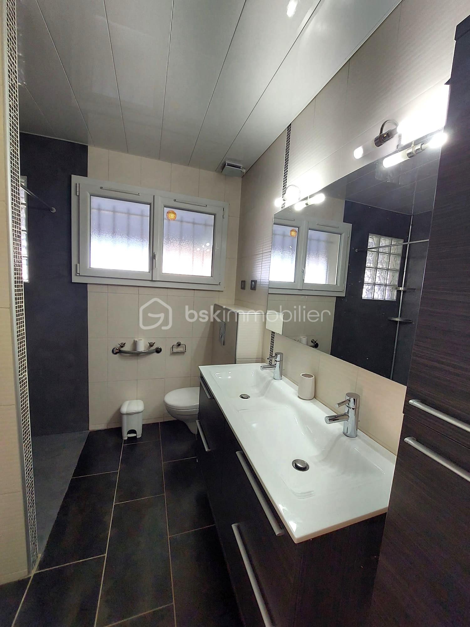 Maison traditionnelle de 140 m² - salle d'eau.jpeg