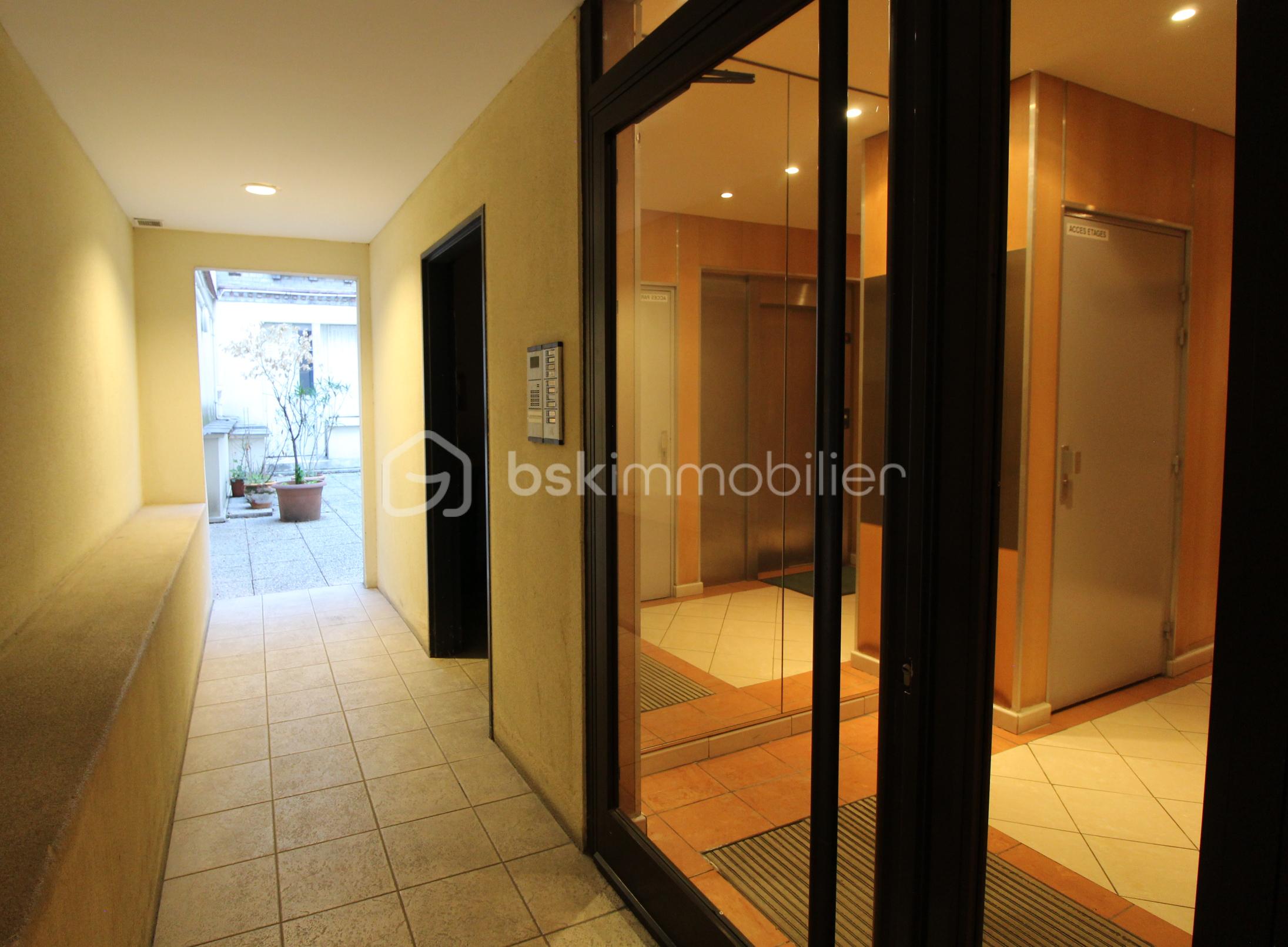 6_IMM-HALL.jpg