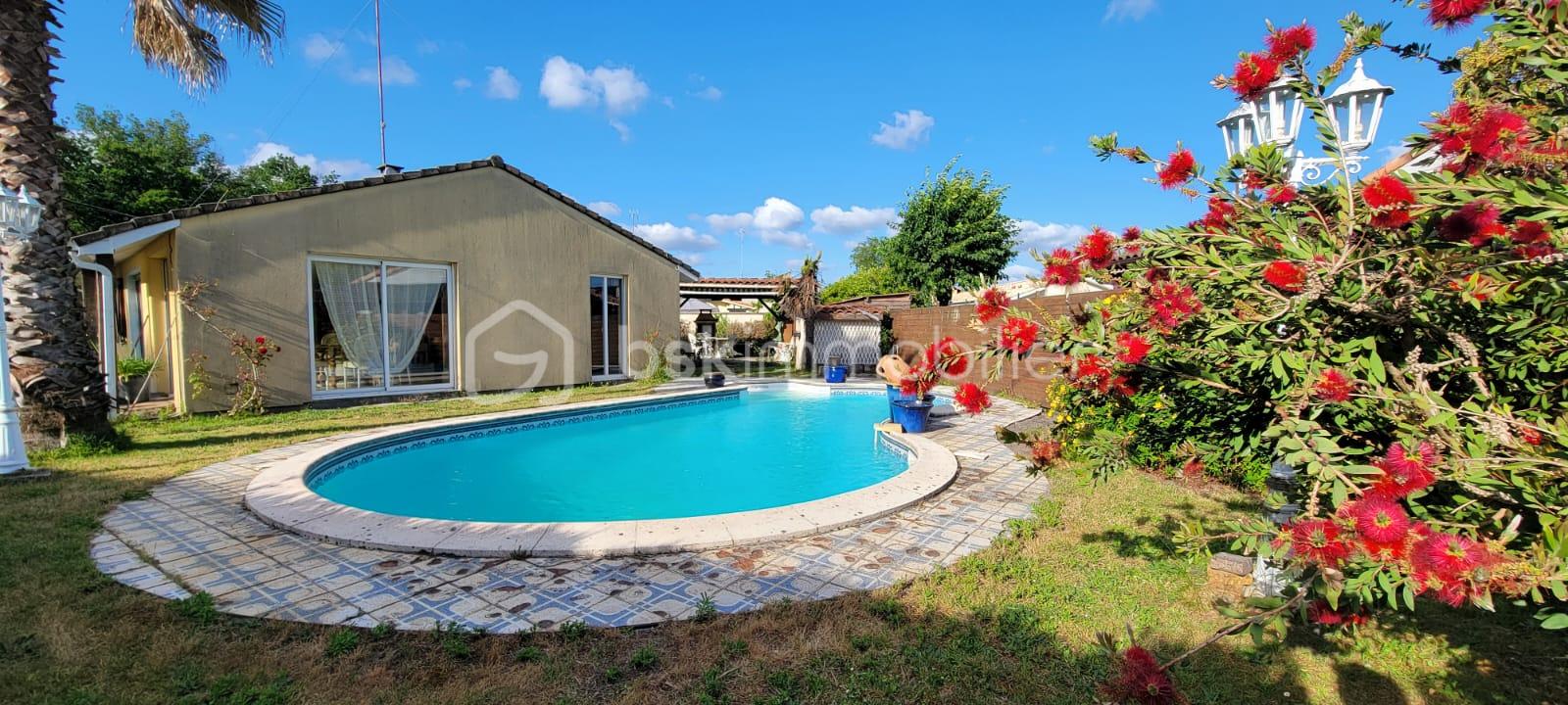 Maison de 100 m² - Piscine.jpg