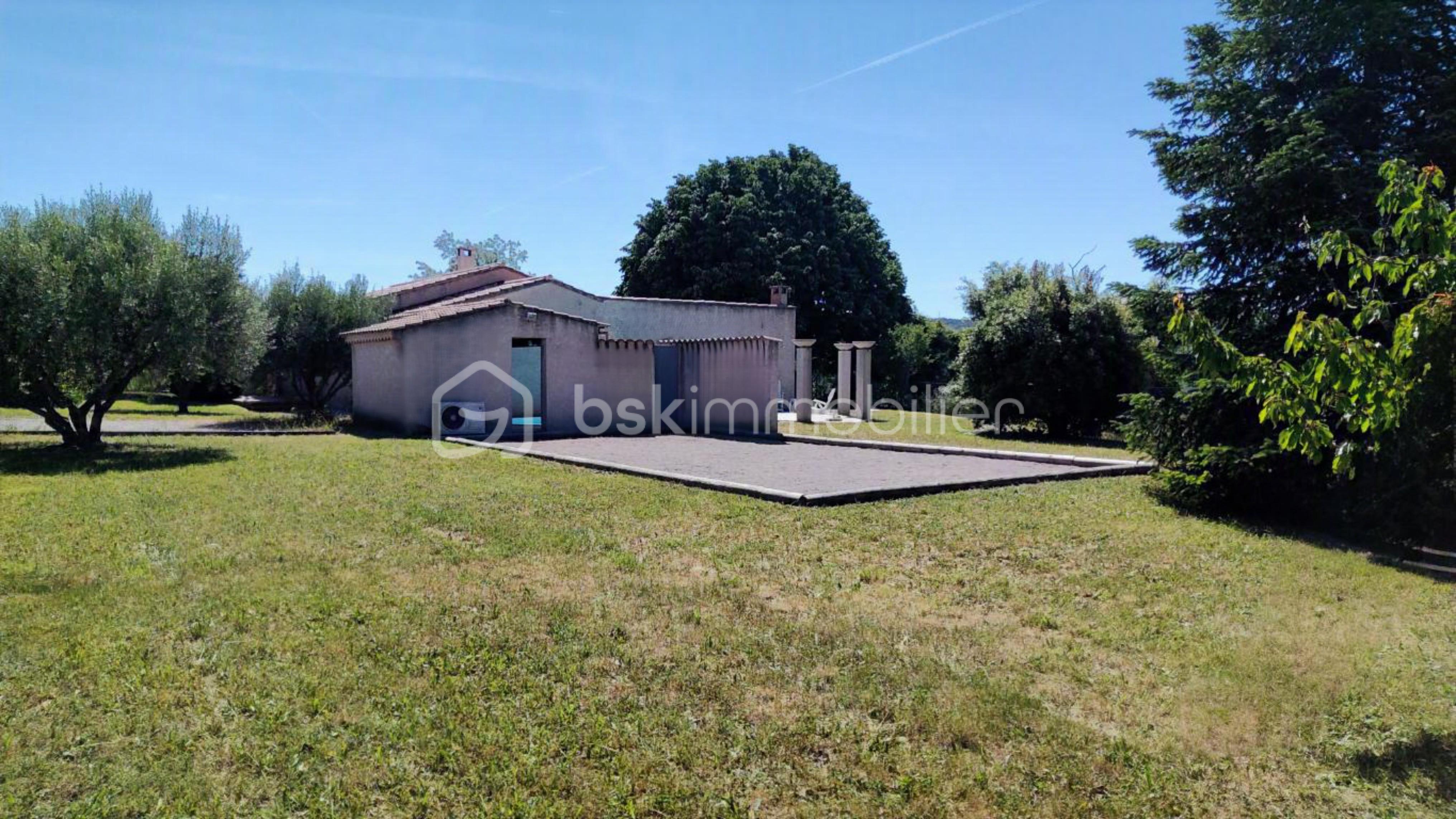 VUE DU TERRAIN OUEST++.JPG