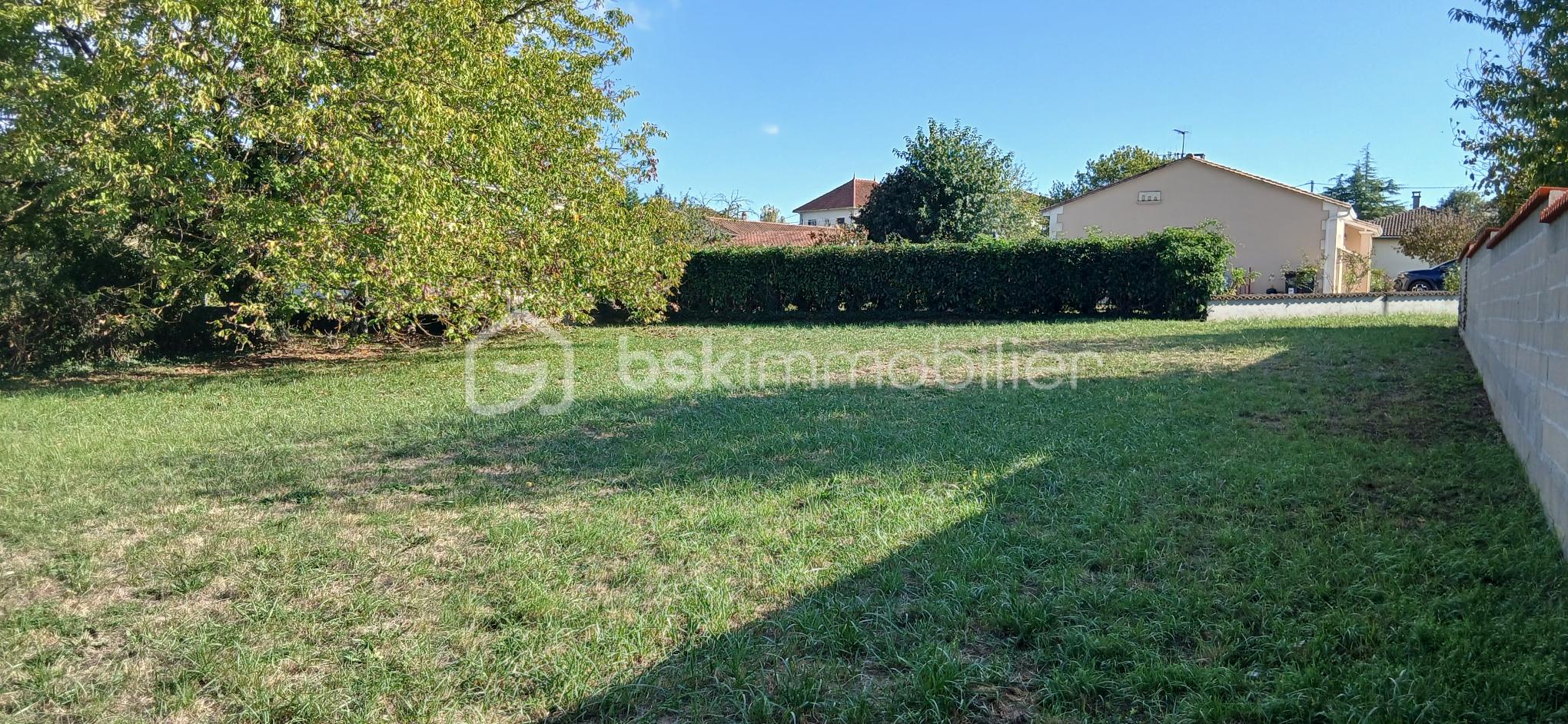 Terrain 895 m² · à La Couronne · 895 m² · 84 000 €