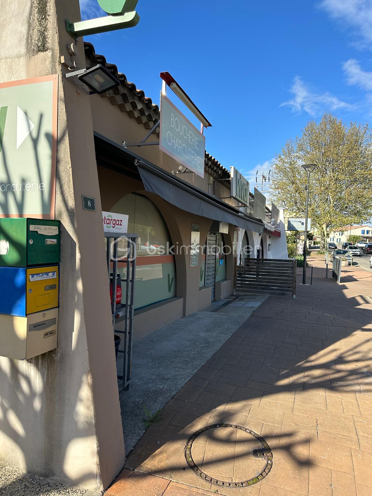 Immeuble commercial de 322 m² - IMG-20250902-WA0003.jpg