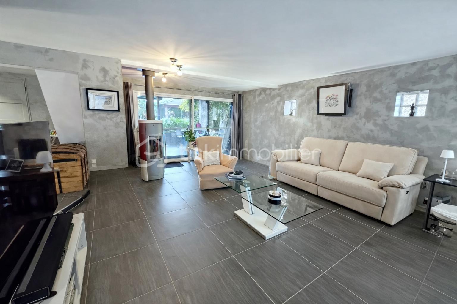 Maison traditionnelle de 186 m² - file_000000003a207246b46bf5035a71dea8.png