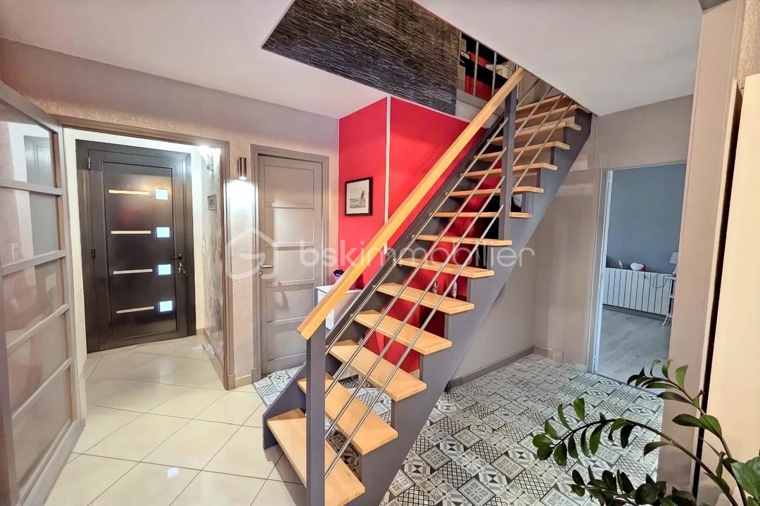 Maison traditionnelle de 186 m² - hoqi-ece0620be3db43fc9783239c0060e410.jpg