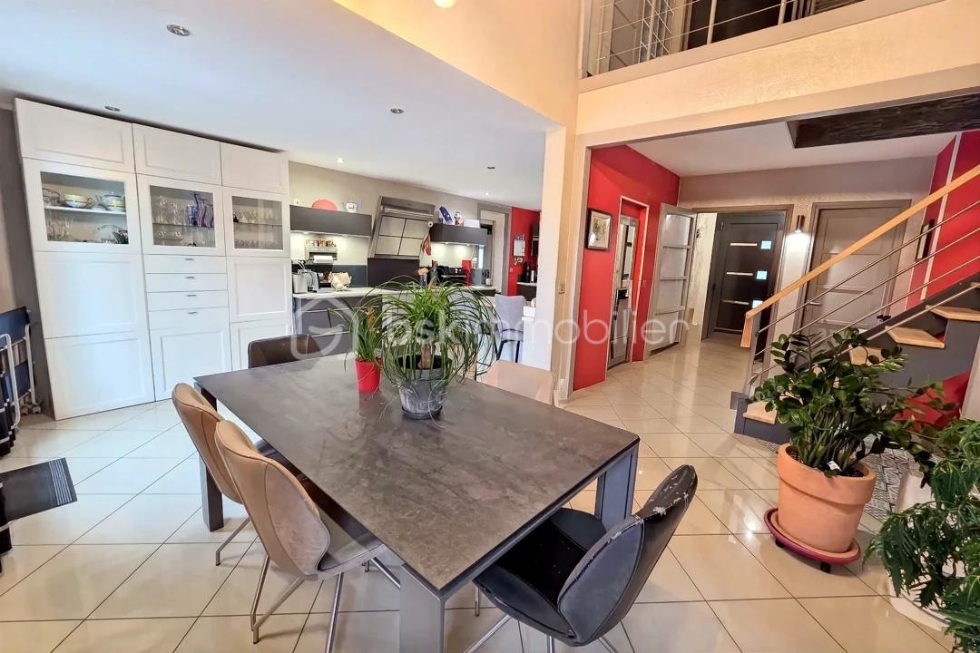 Maison traditionnelle de 186 m² - hoqi-cb69e825025d4a1f98e84a3f3b433876.jpg