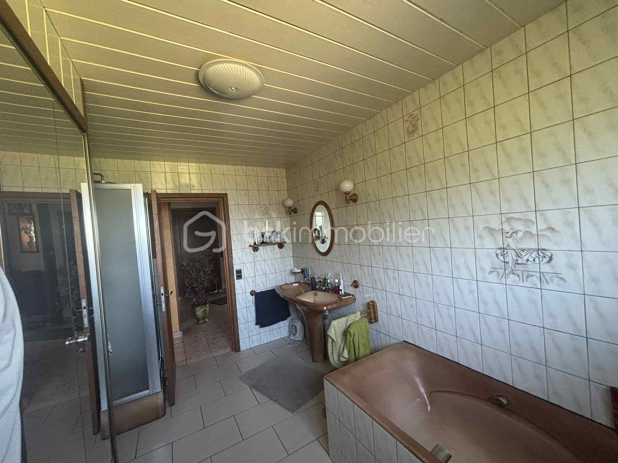Villa de 190 m² - Salle de bains du bas.jpeg
