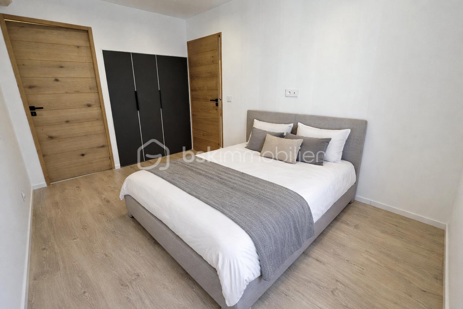 Duplex de 70 m² - Chambre moderne et épurée.png