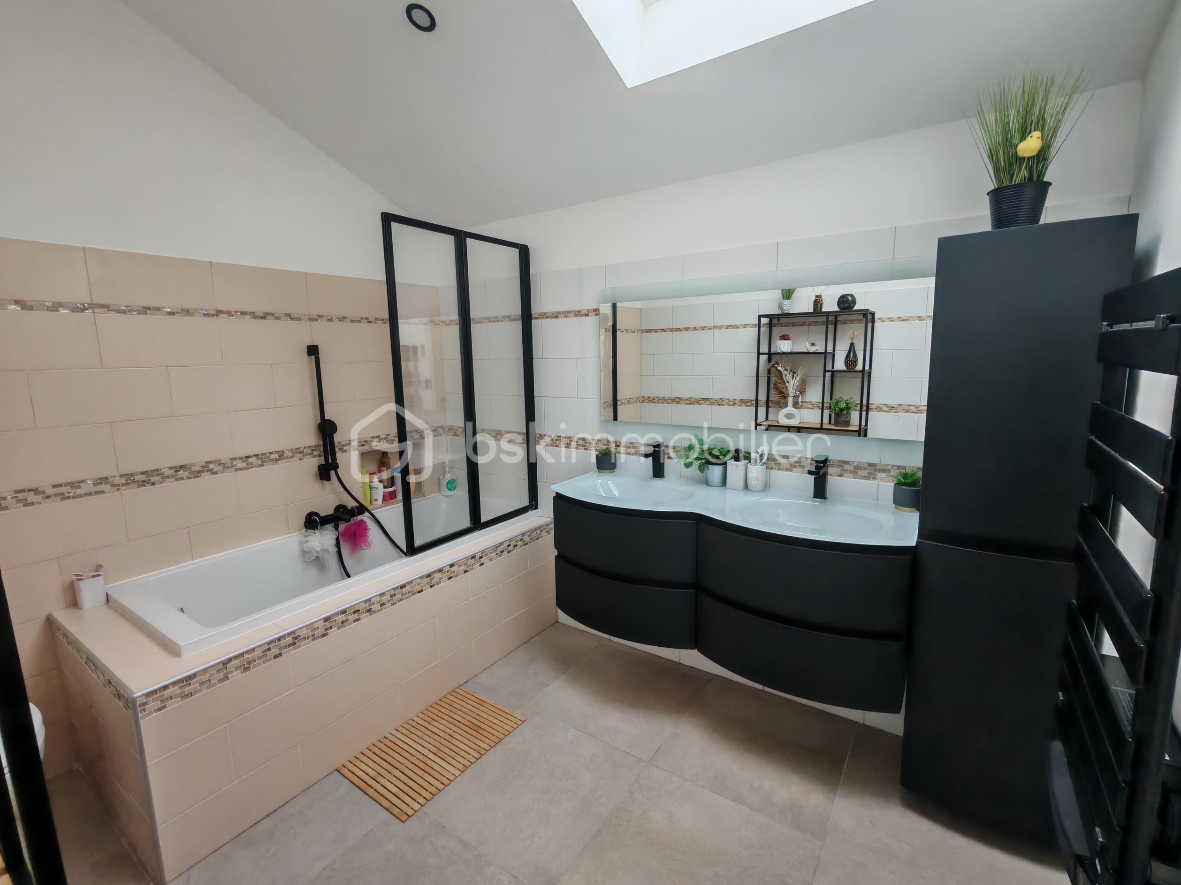 Corps de ferme de 171,54 m² - SDB entière.jpg