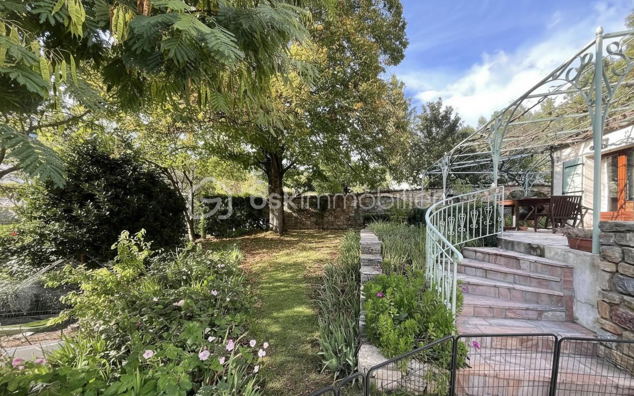 Demeure de 246,49 m² - generated_2025-10-31T14_46_23.957.jpeg