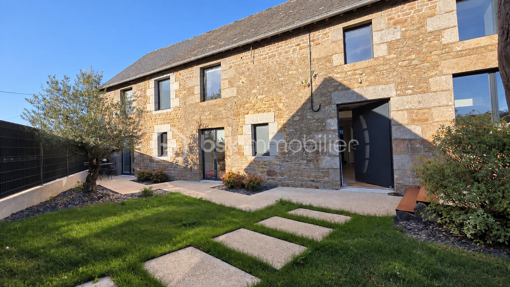 FACADE MAISON.png