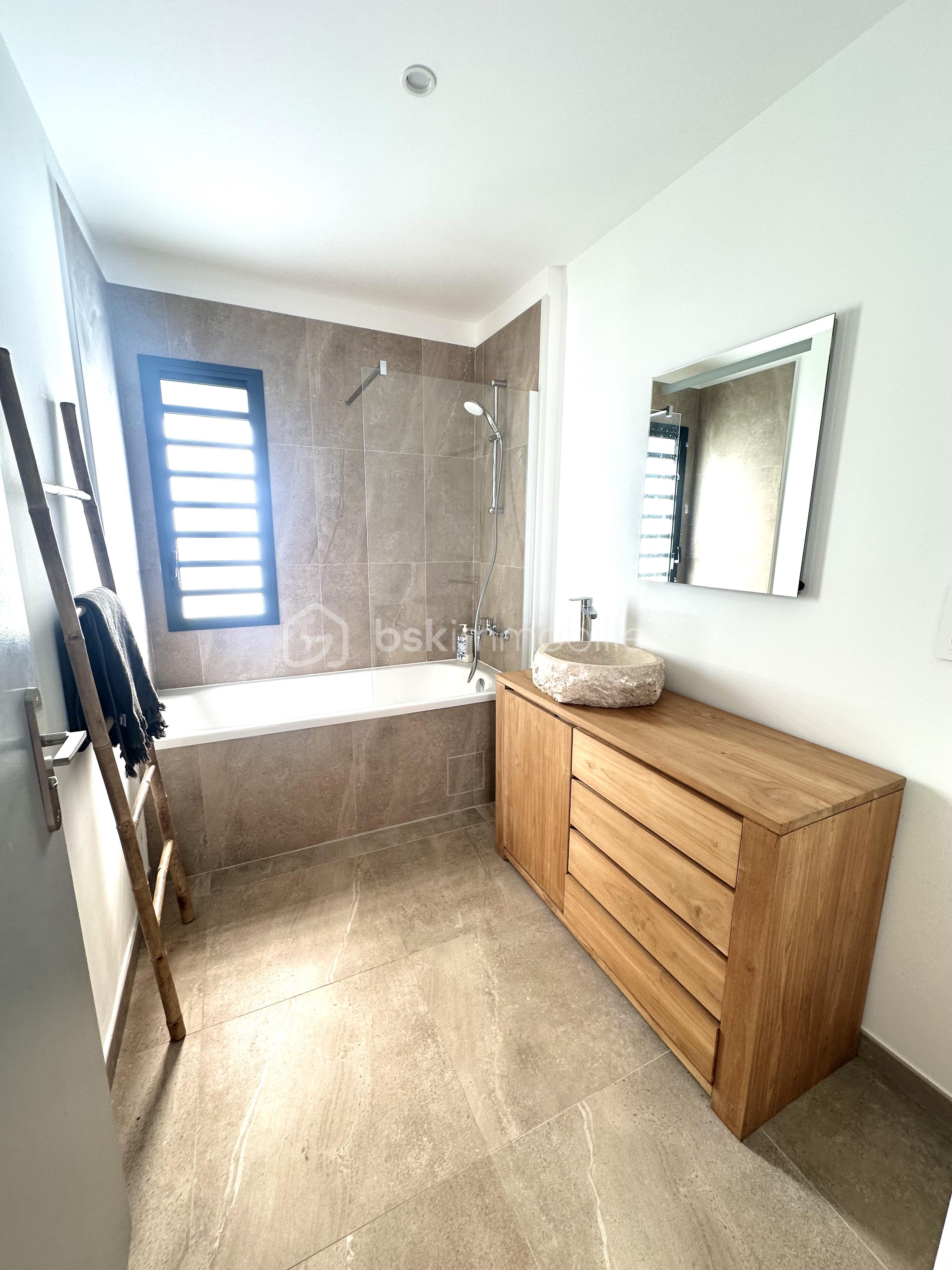 Maison de 139 m² - 82- SALLE DE BAIN RDC.jpg