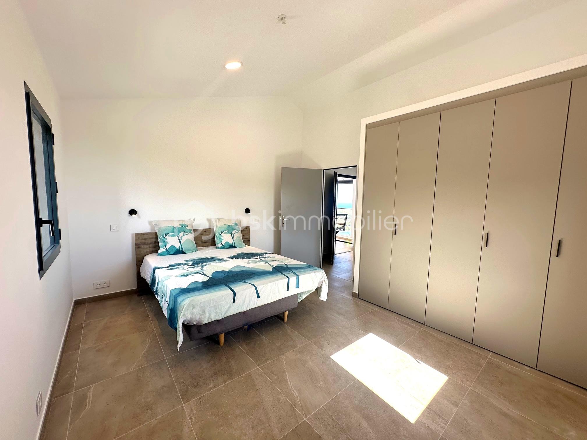 Maison de 139 m² - 71 -OK -CHAMBRE BLEUE & PLACARD.JPG