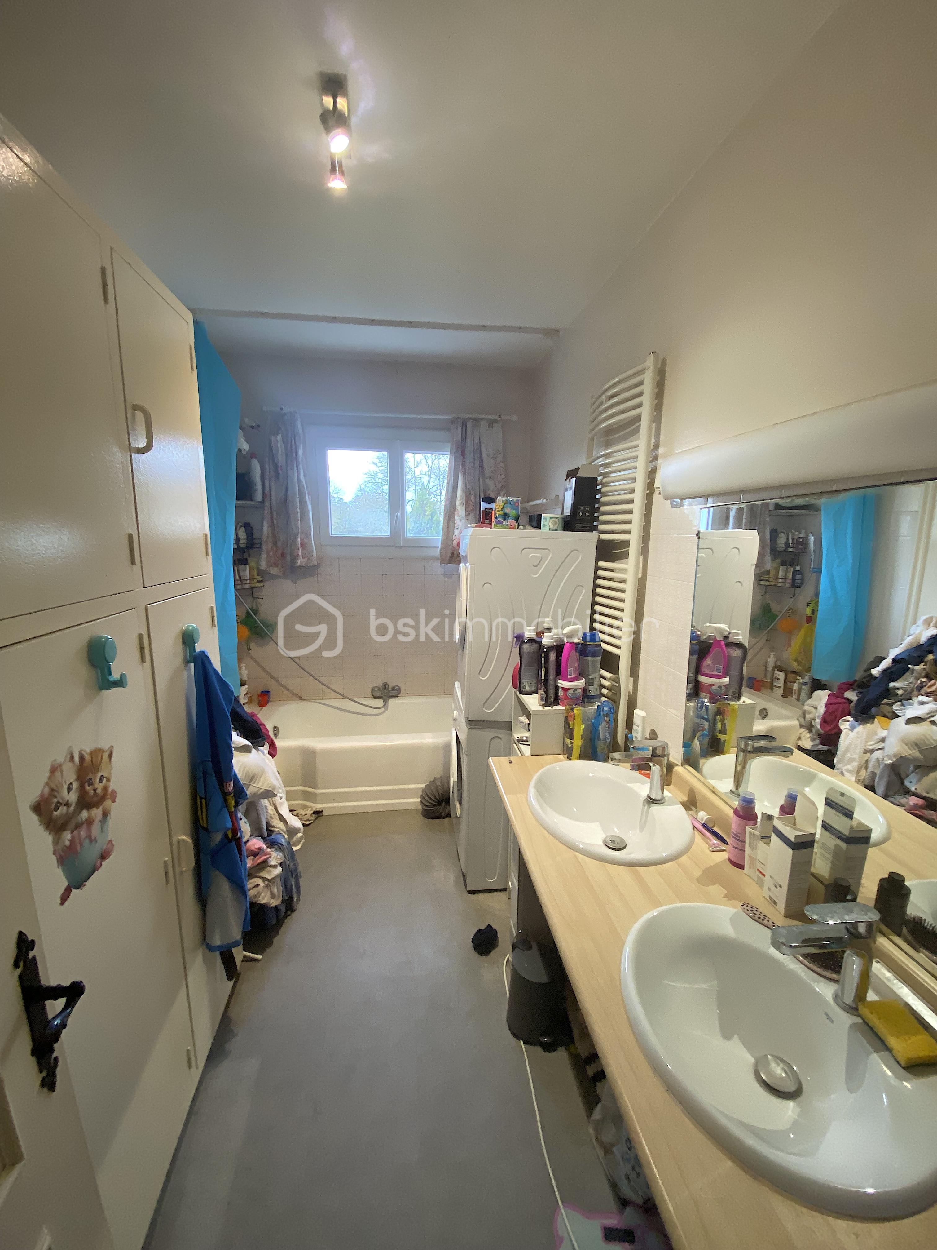 Immeuble mixte de 286 m² - s bain.jpeg