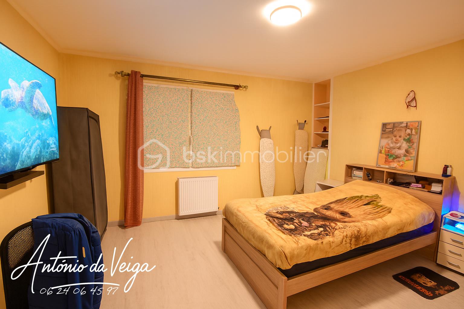 Immeuble mixte de 286 m² - chambre 4.png