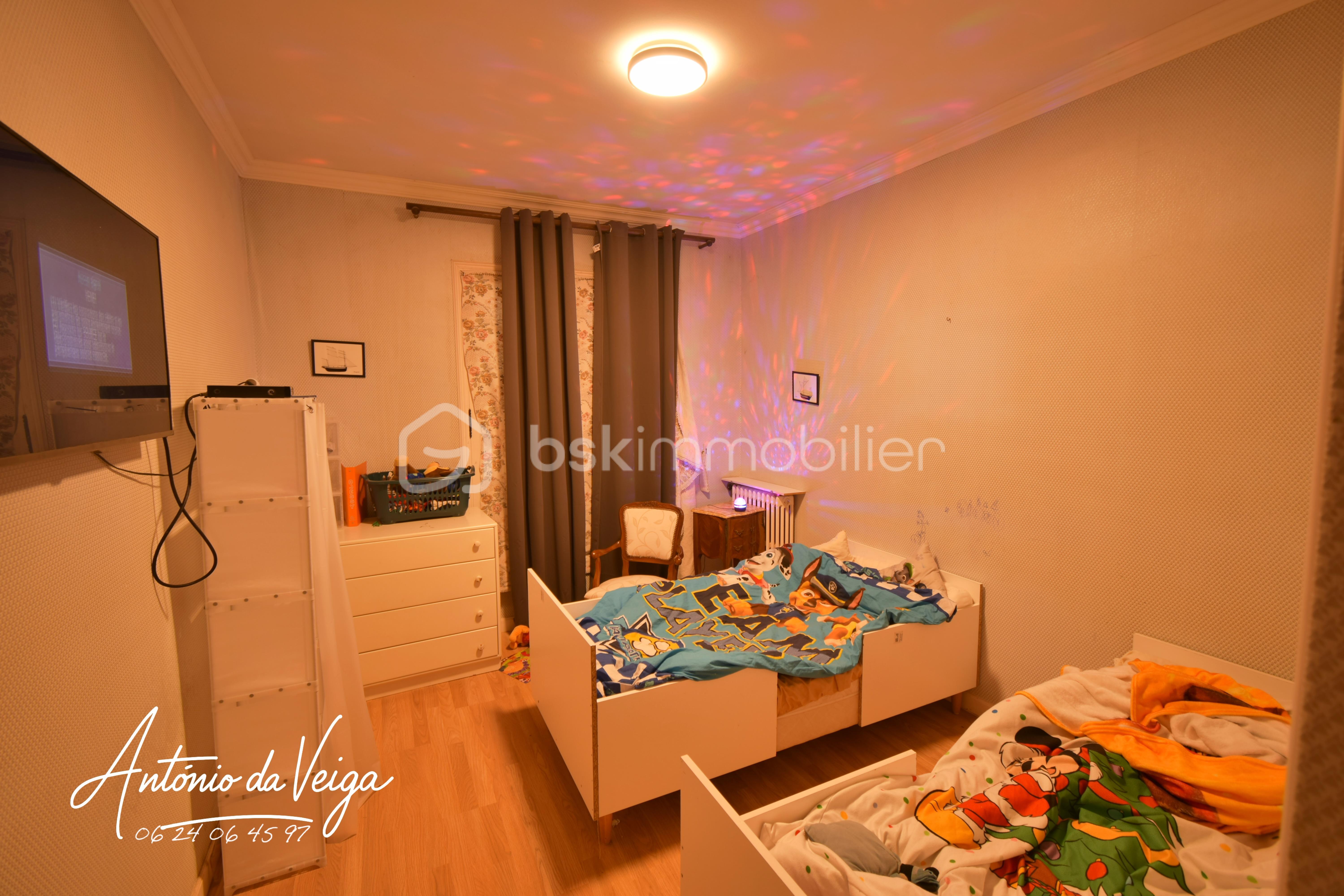 Immeuble mixte de 286 m² - chambre 2.JPG