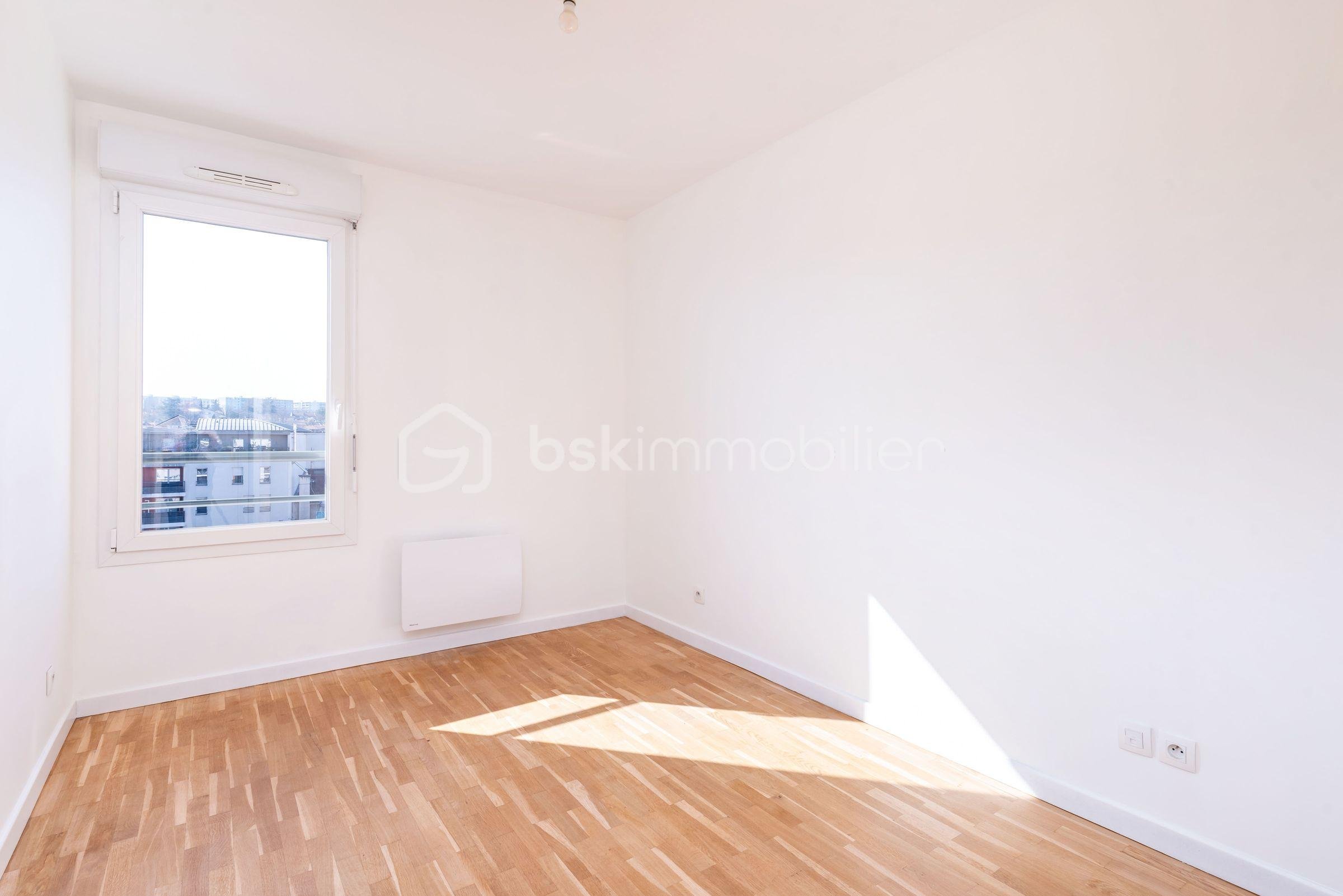 CHAMBRE 2 AVEC FENETRE.jpg