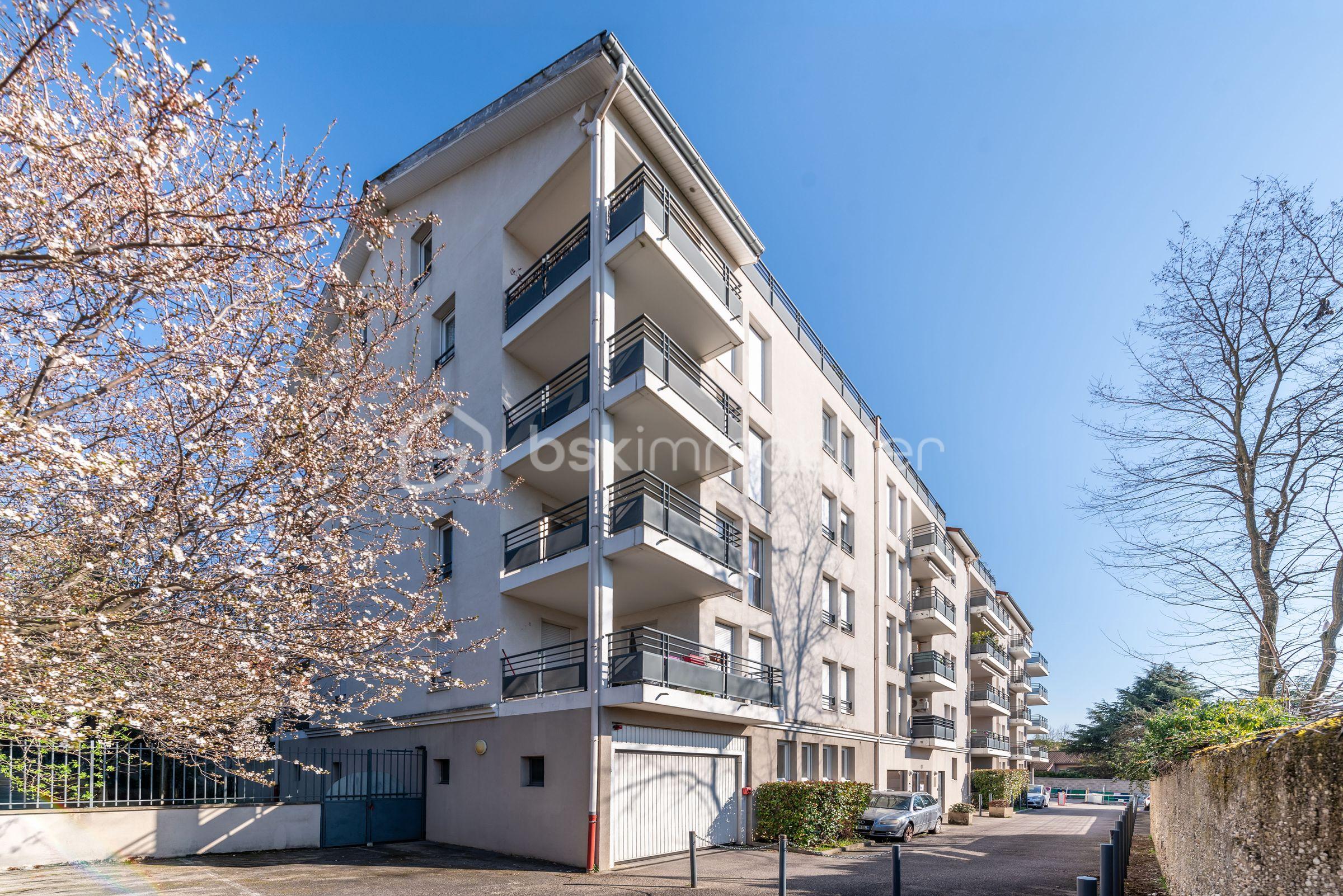 EXTERIEUR VUE IMMEUBLE.jpg