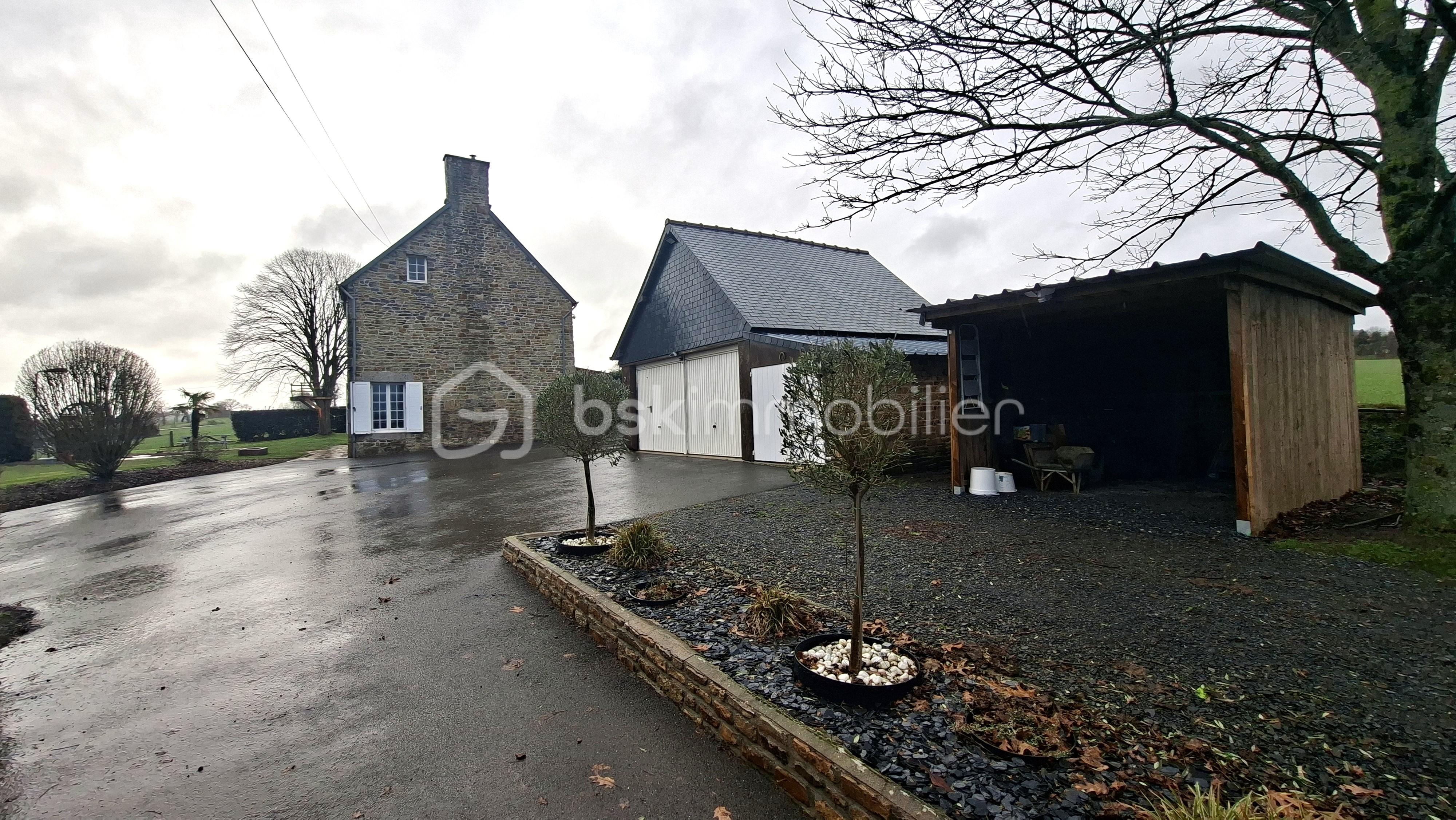 Maison en pierre de 145 m² - bidel allée vers pignon ple.jpg