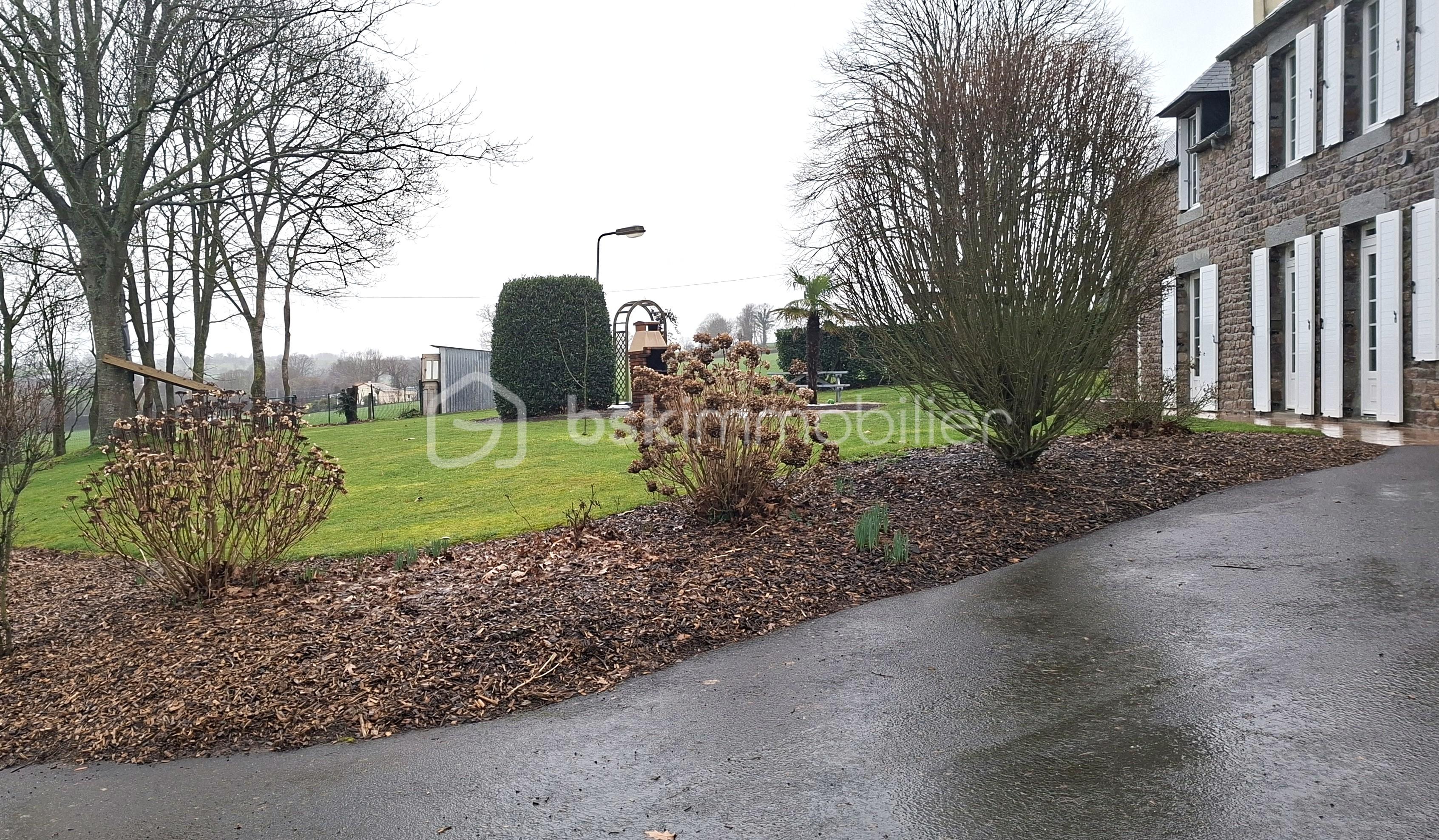 Maison en pierre de 145 m² - bidel terrasse avant 1.jpg