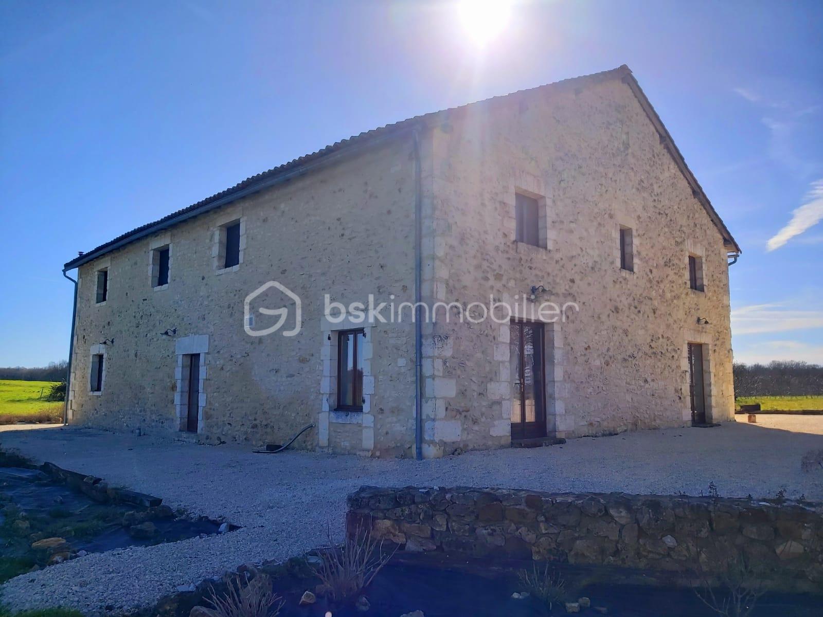 Demeure de 337 m² - WhatsApp Image 2023-02-20 at 15.50.33 (3).jpg