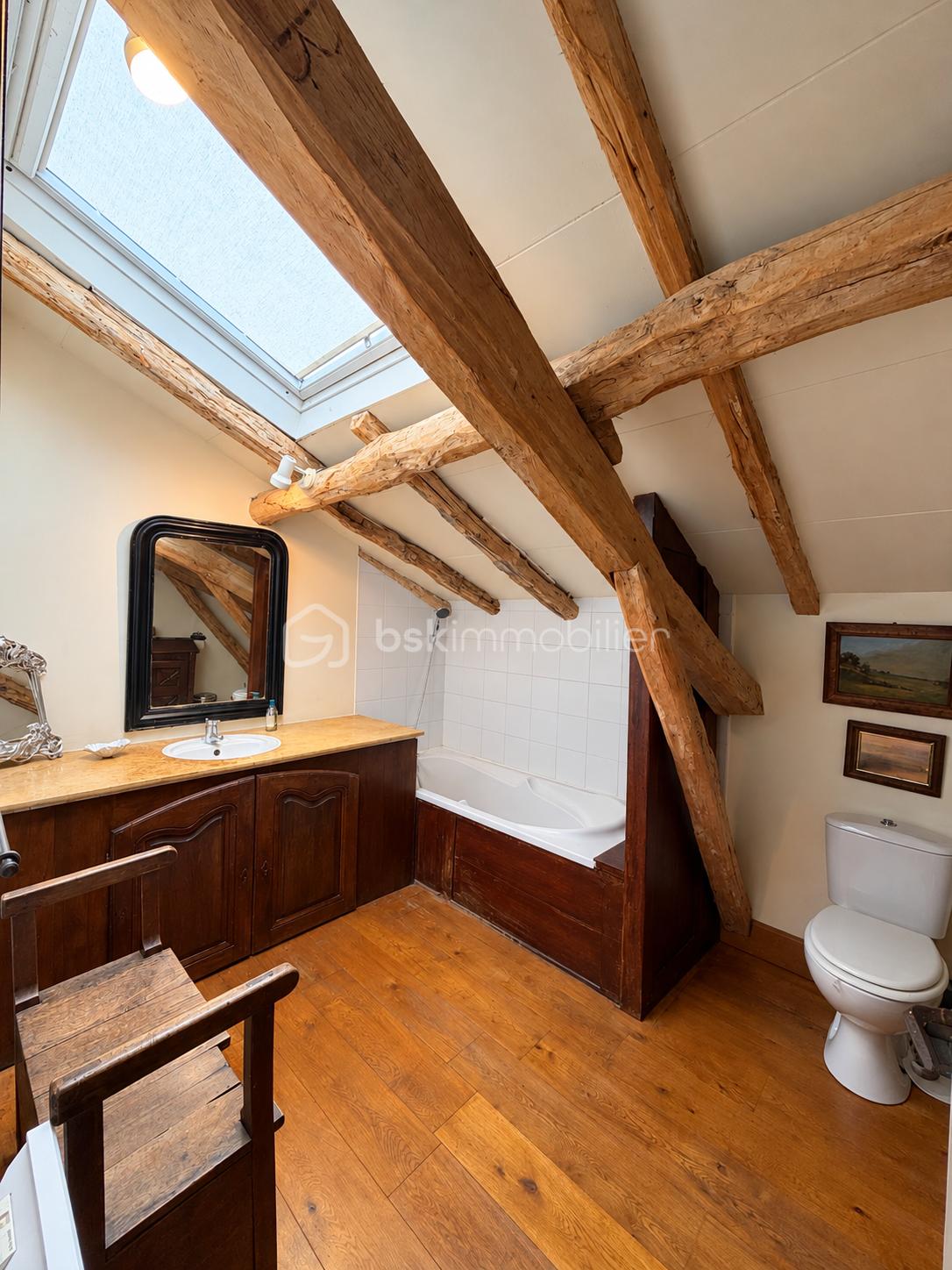 Salle de bain rustique sous les combles-2.png