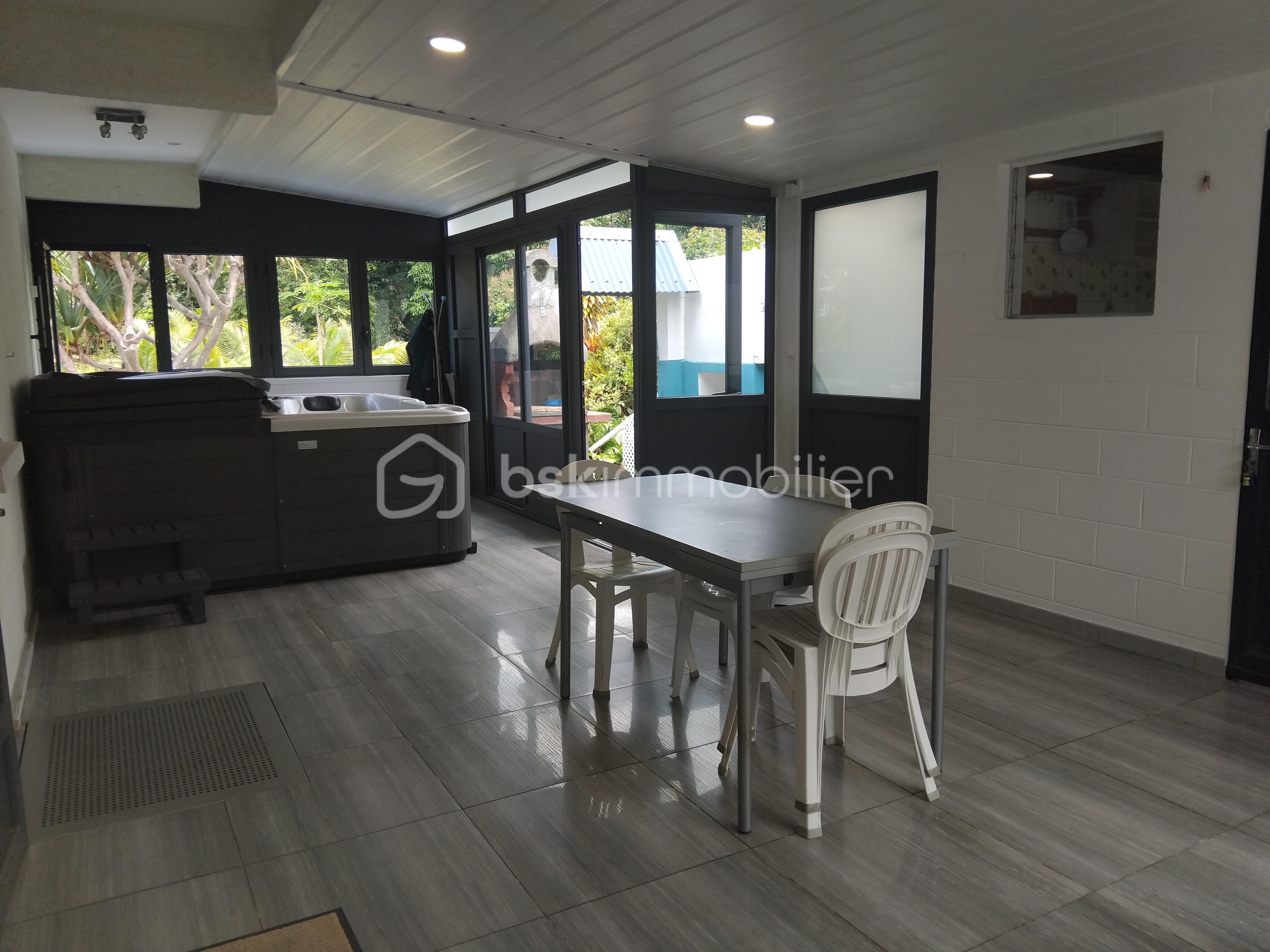 Maison de 171 m² - salon jacouzi.jpg