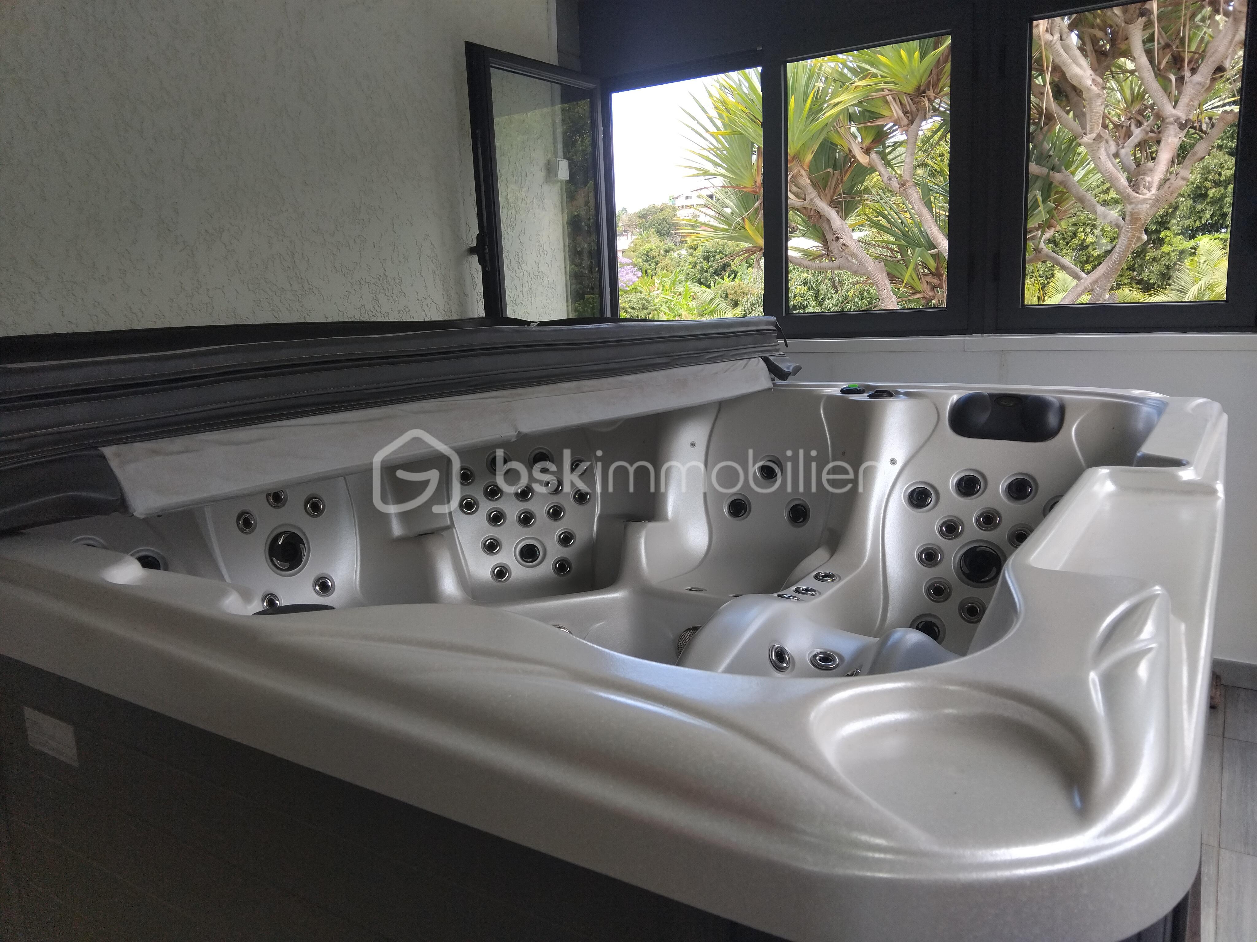 Maison de 171 m² - jacouzi.jpg