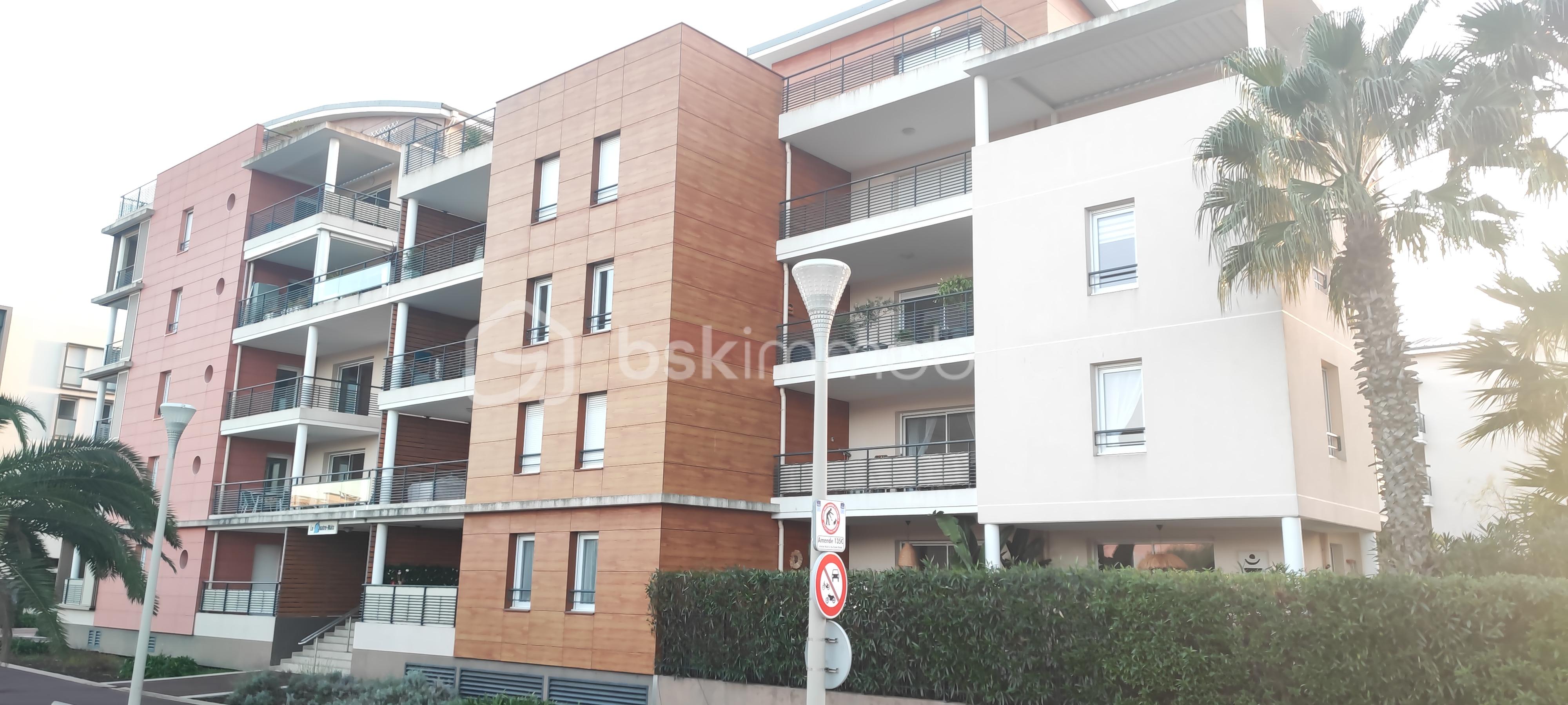 castaner facade canal.jpg