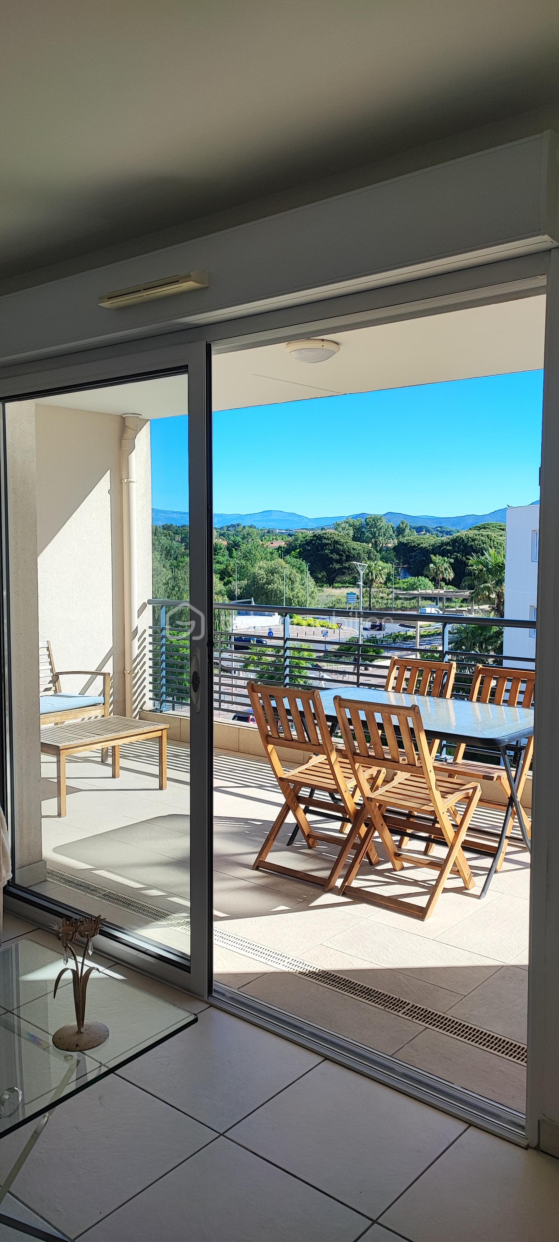 castaner 2 vue sur terrasse.jpg