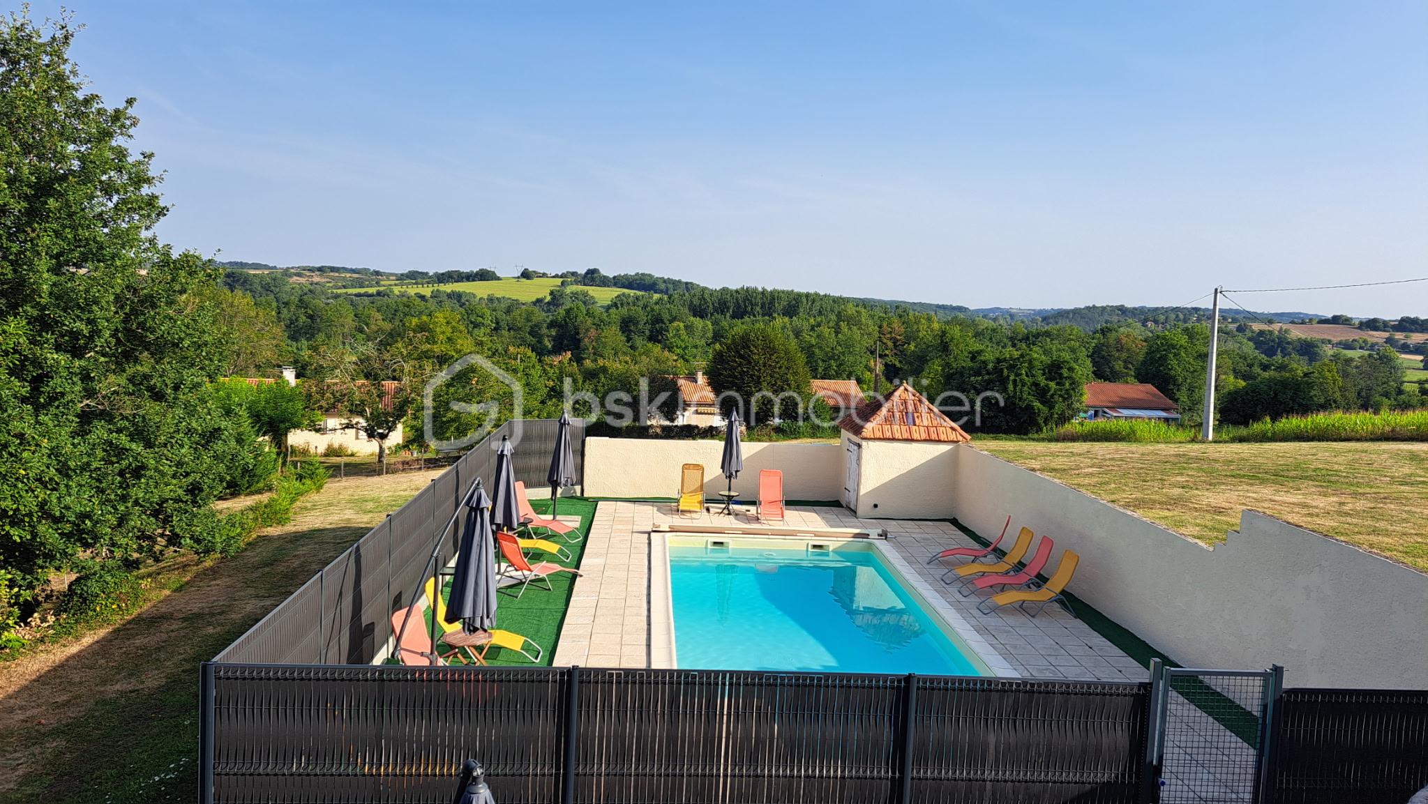 PISCINE GITE VIRGINIE.jpg